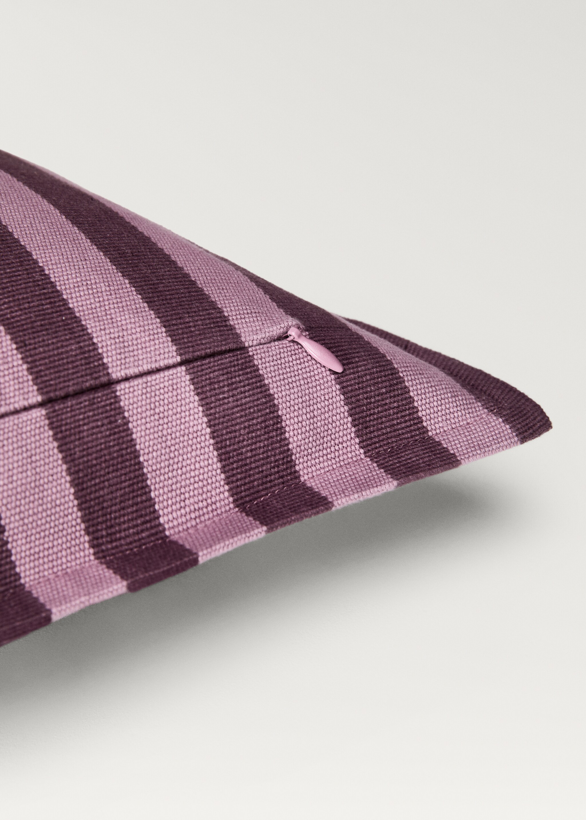 Cotton cushion cover with woven stripe, 50x50cm - Details of the article 3, Medium Pink. Ref: 87012897-00.