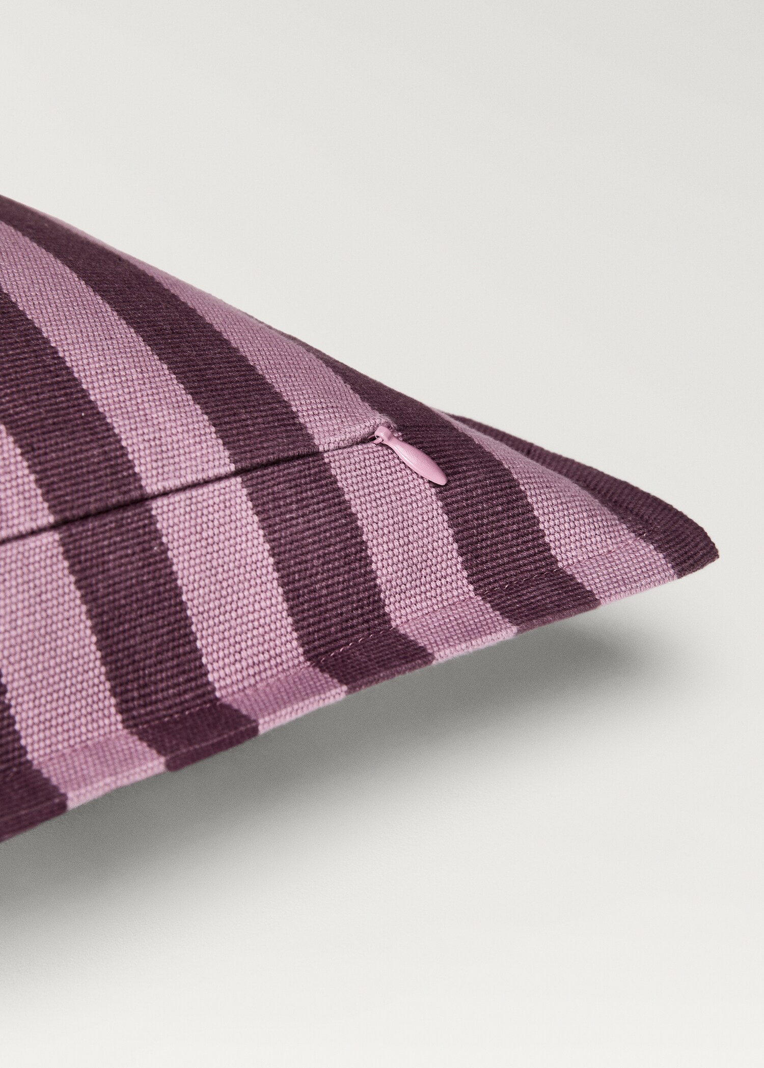 Cotton cushion cover with woven stripe, 50x50cm - Details of the article 3