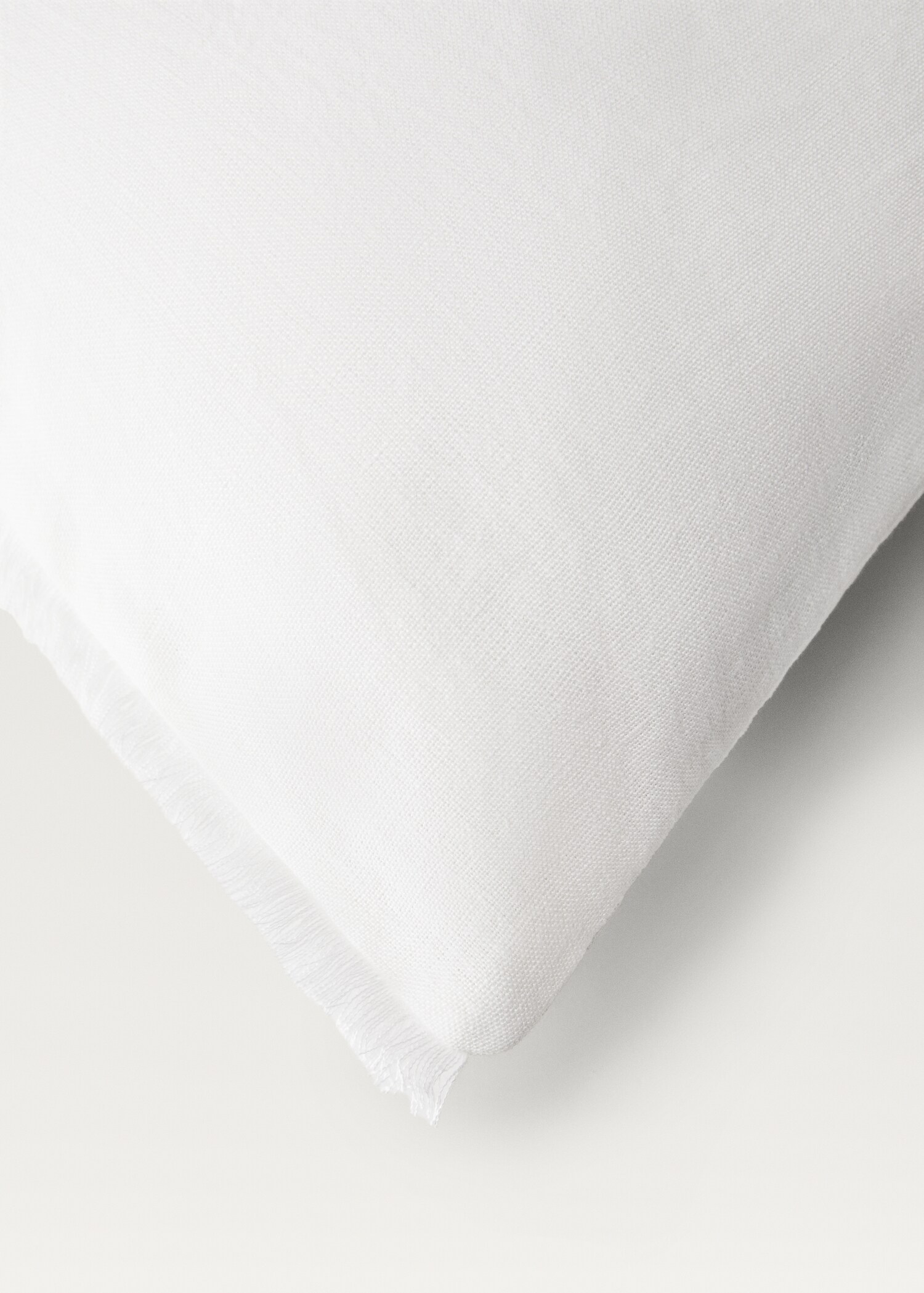 Linen cushion cover with fringes 50x50 cm - Details of the article 2