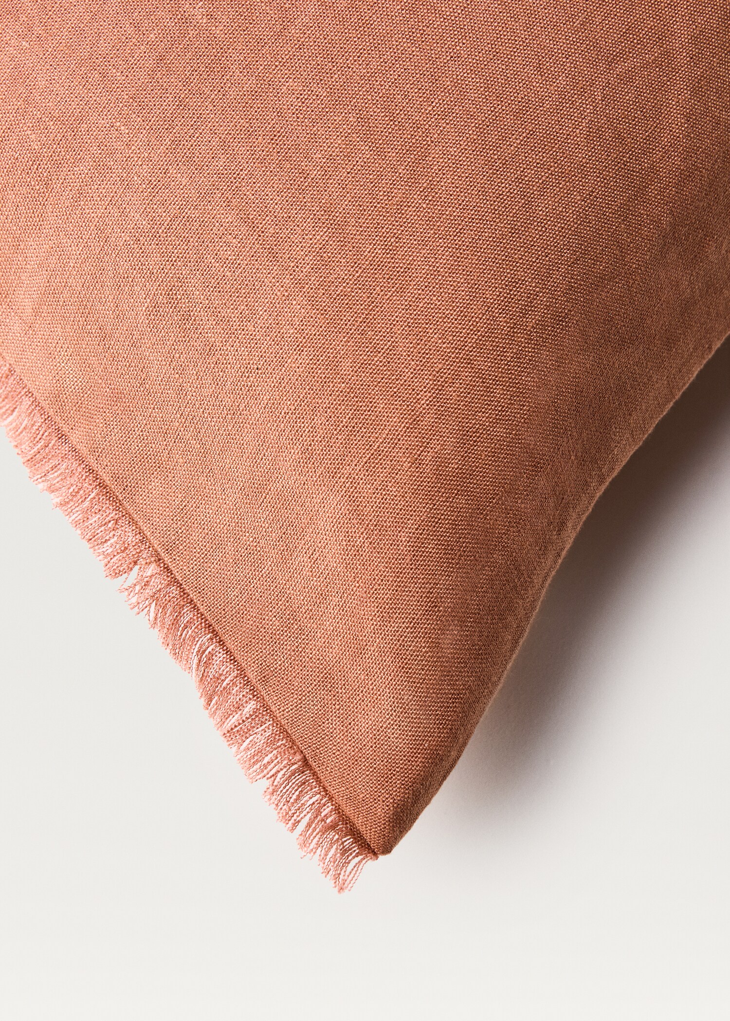 Linen cushion cover with fringes 50x50 cm - Details of the article 2
