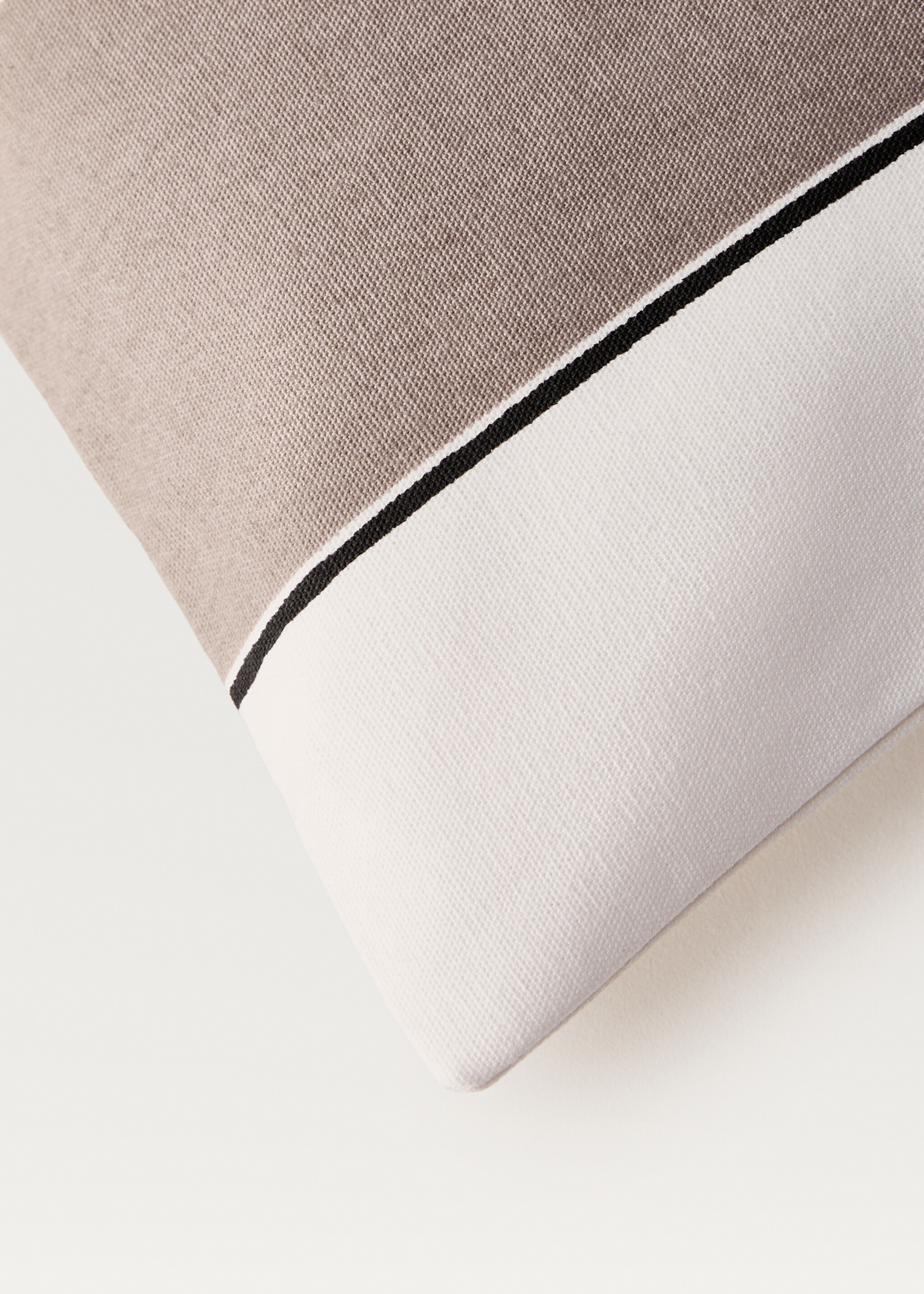 Waterproof striped cushion cover 30x50 cm - Details of the article 1, Medium Brown. Ref: 87012900-00.