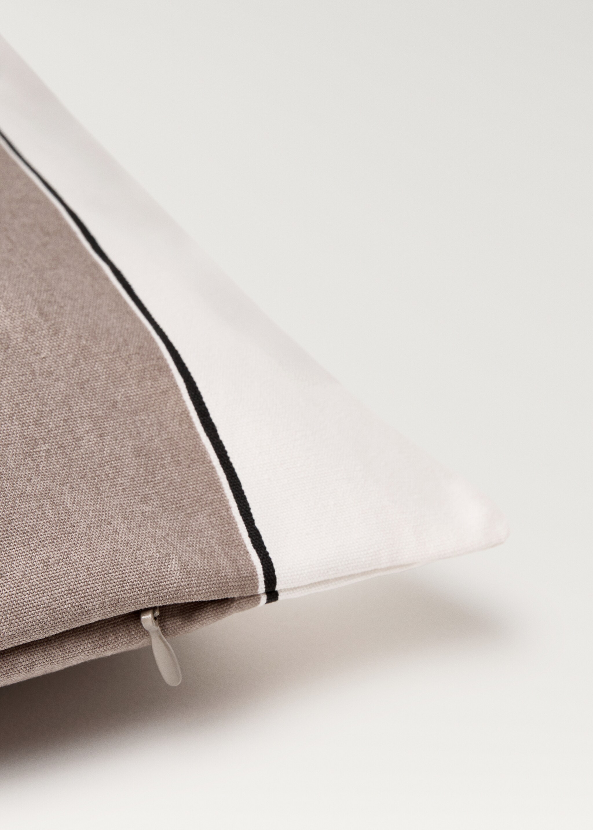 Waterproof striped cushion cover 30x50 cm - Details of the article 2, Medium Brown. Ref: 87012900-00.