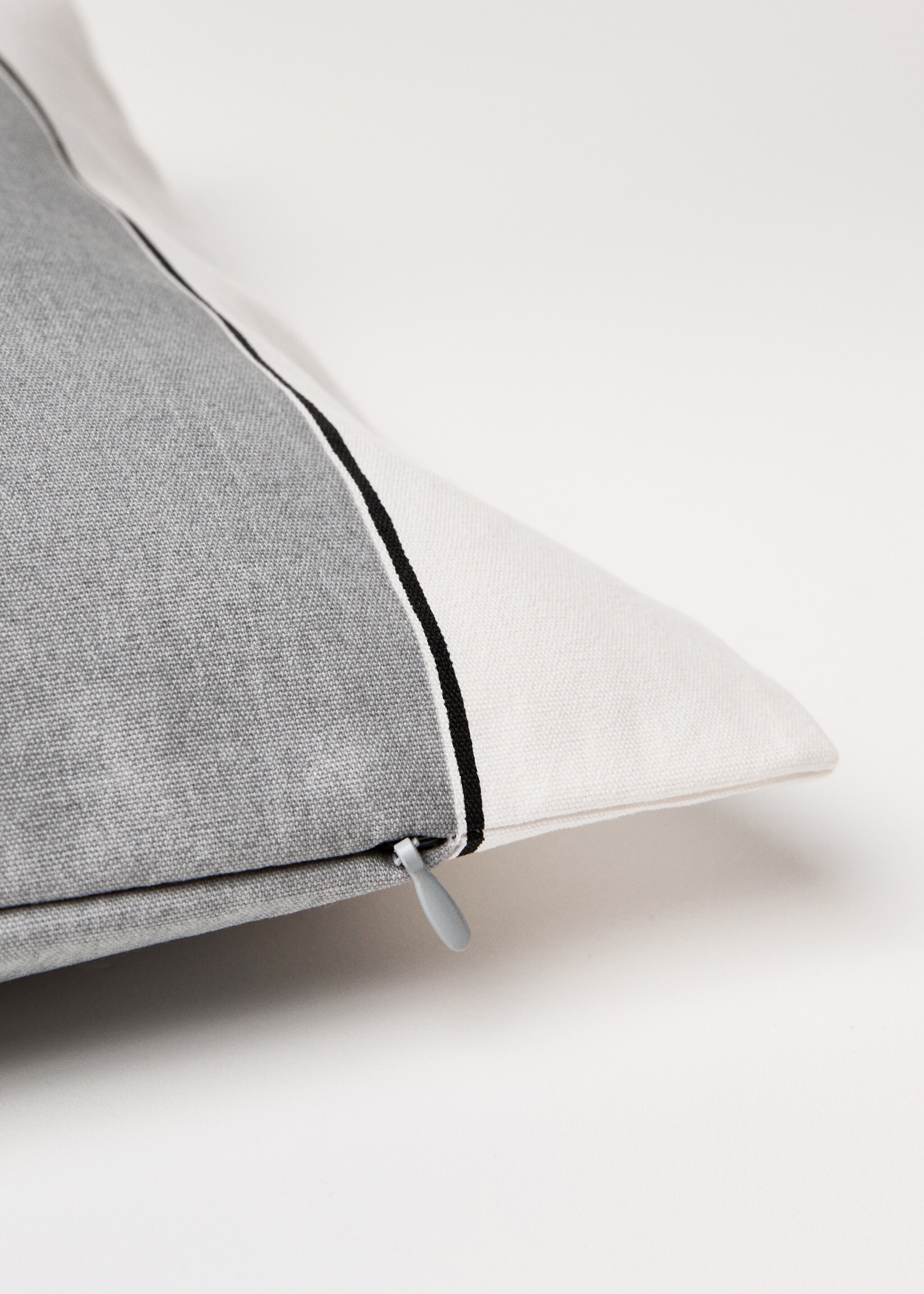 Waterproof striped cushion cover 30x50 cm - Details of the article 2, Light/Pastel Grey. Ref: 87012900-00.