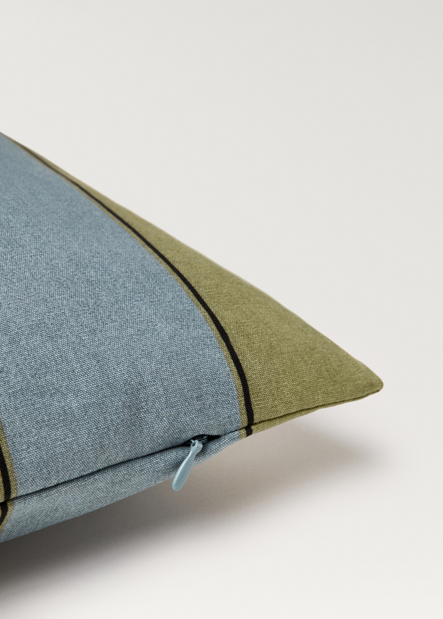 Waterproof striped cushion cover 50x50 cm - Details of the article 2