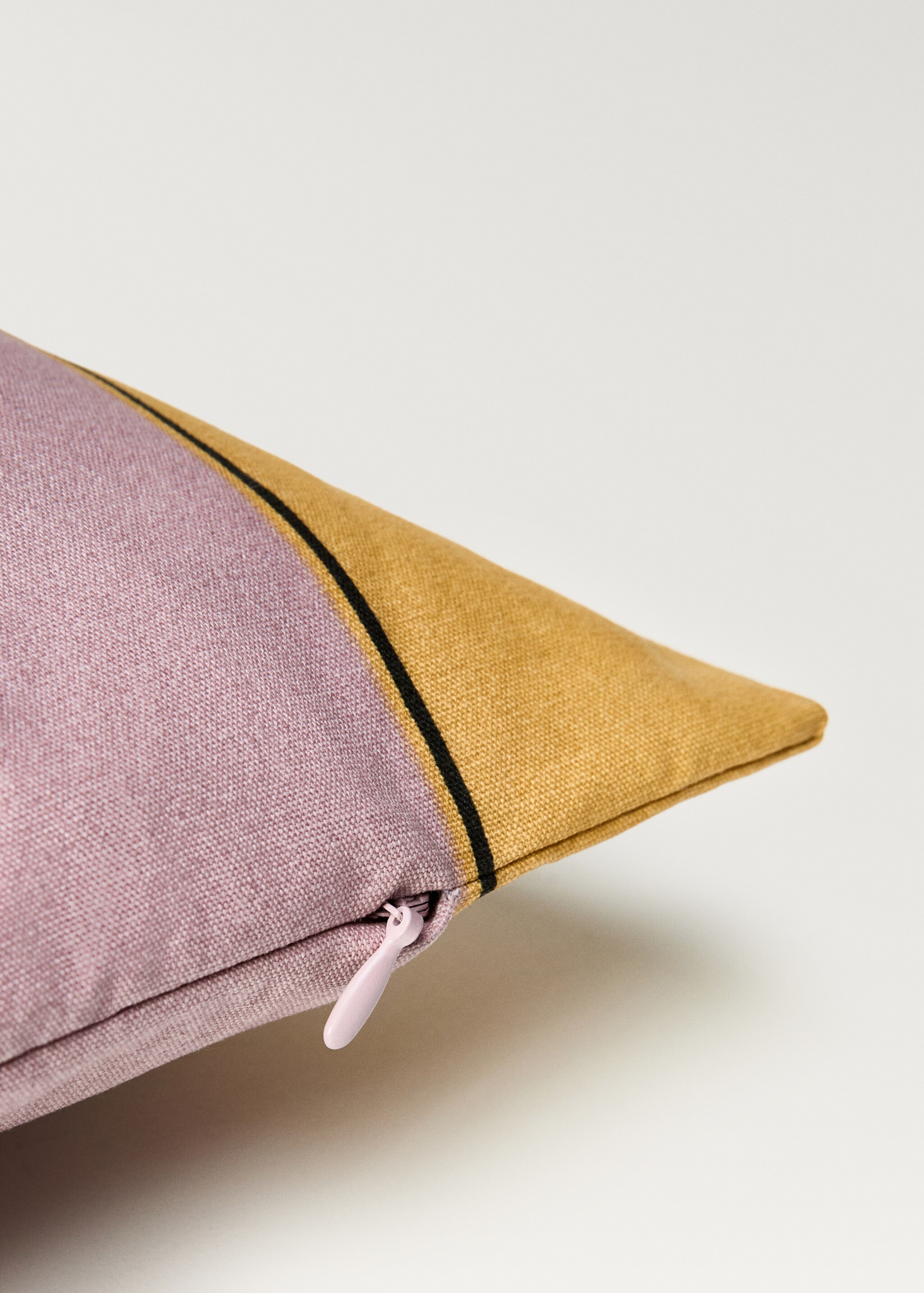 Waterproof striped cushion cover 50x50 cm - Details of the article 2, Plum. Ref: 87012901-00.