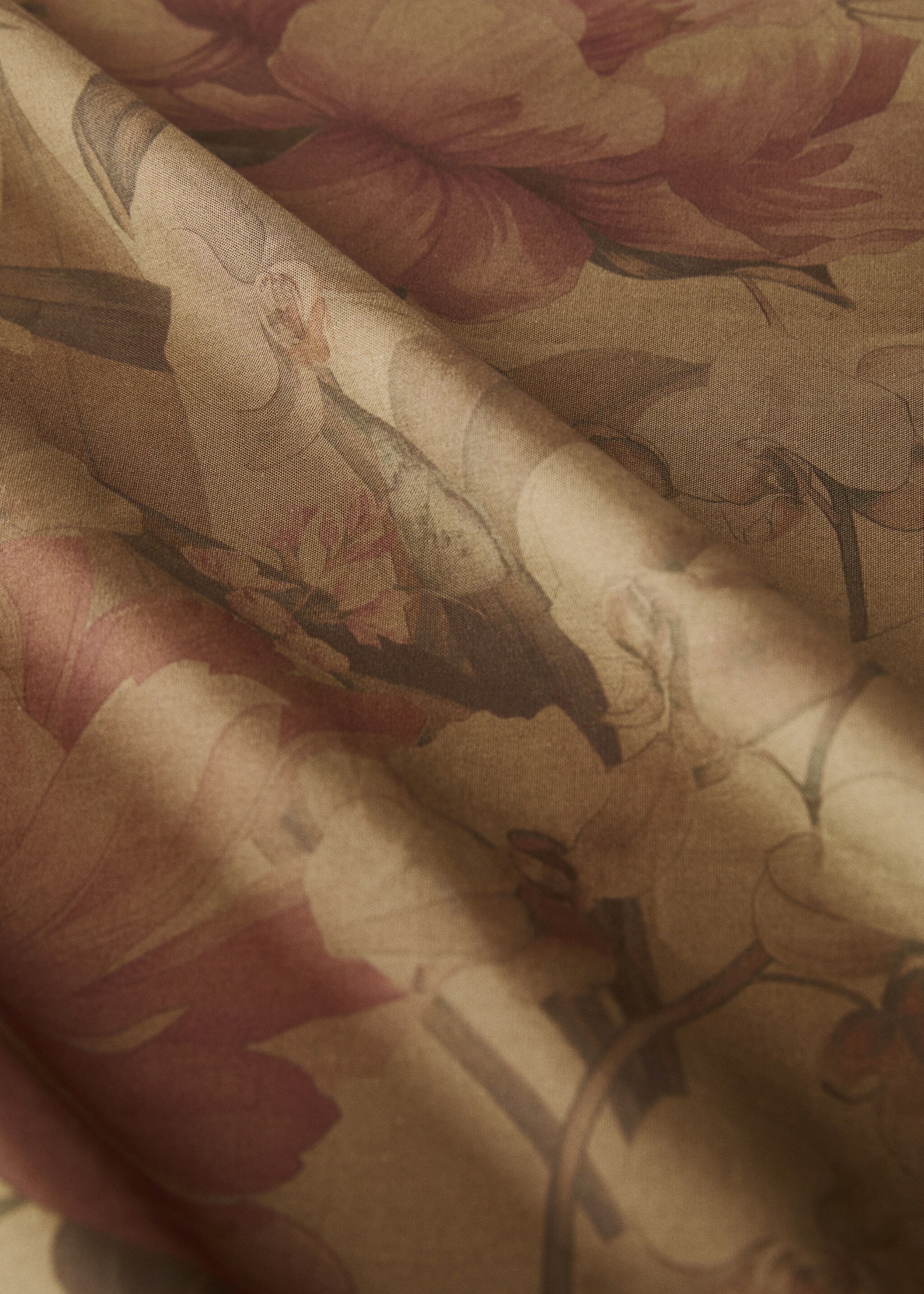 Cotton percale multi-coloured floral-print top sheet for 180/200cm bed - Details of the article 3, Khaki. Ref: 87012931-00.