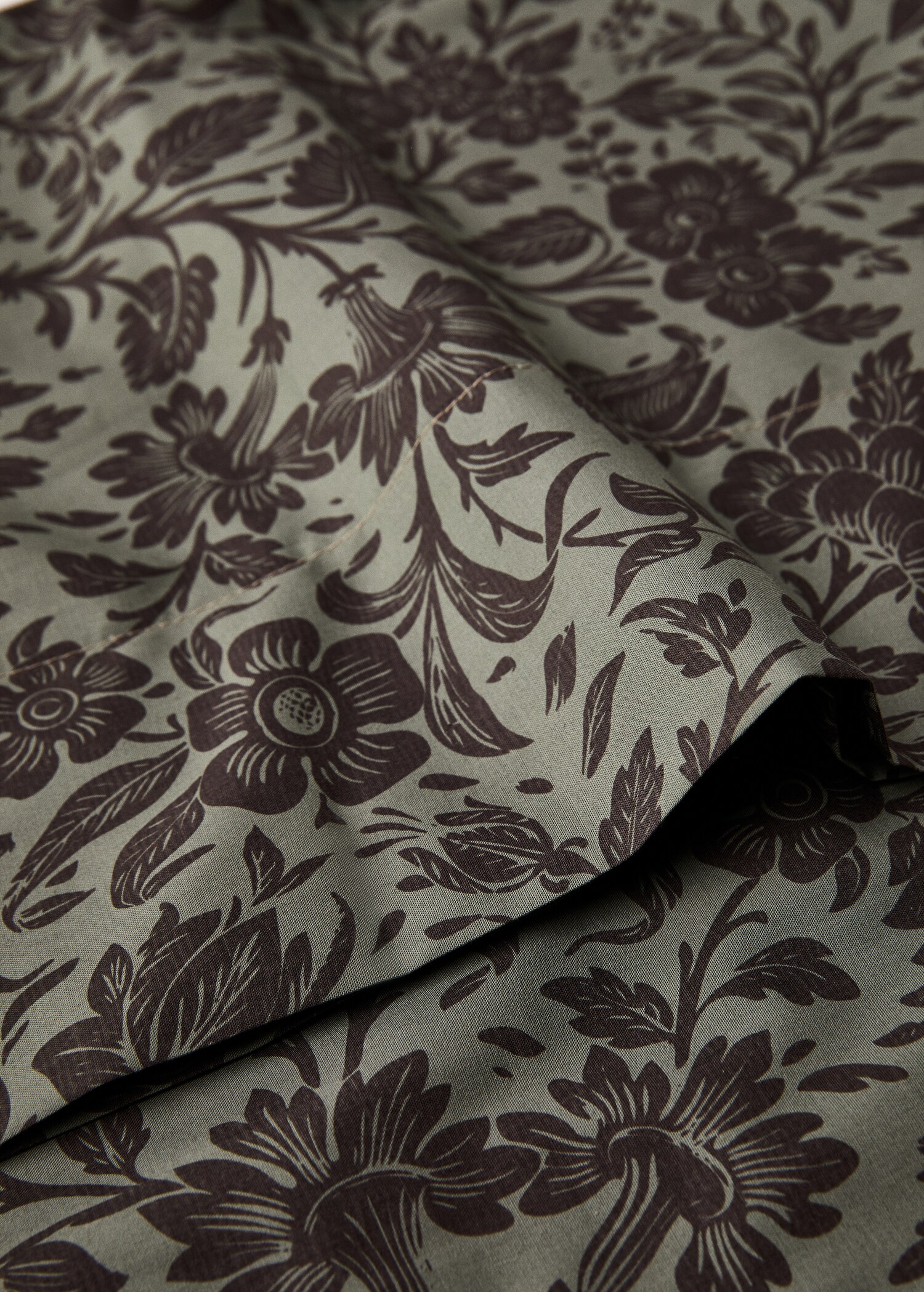 Cotton percale printed two-tone floral pillowcase, 45x110 cm - Details of the article 2