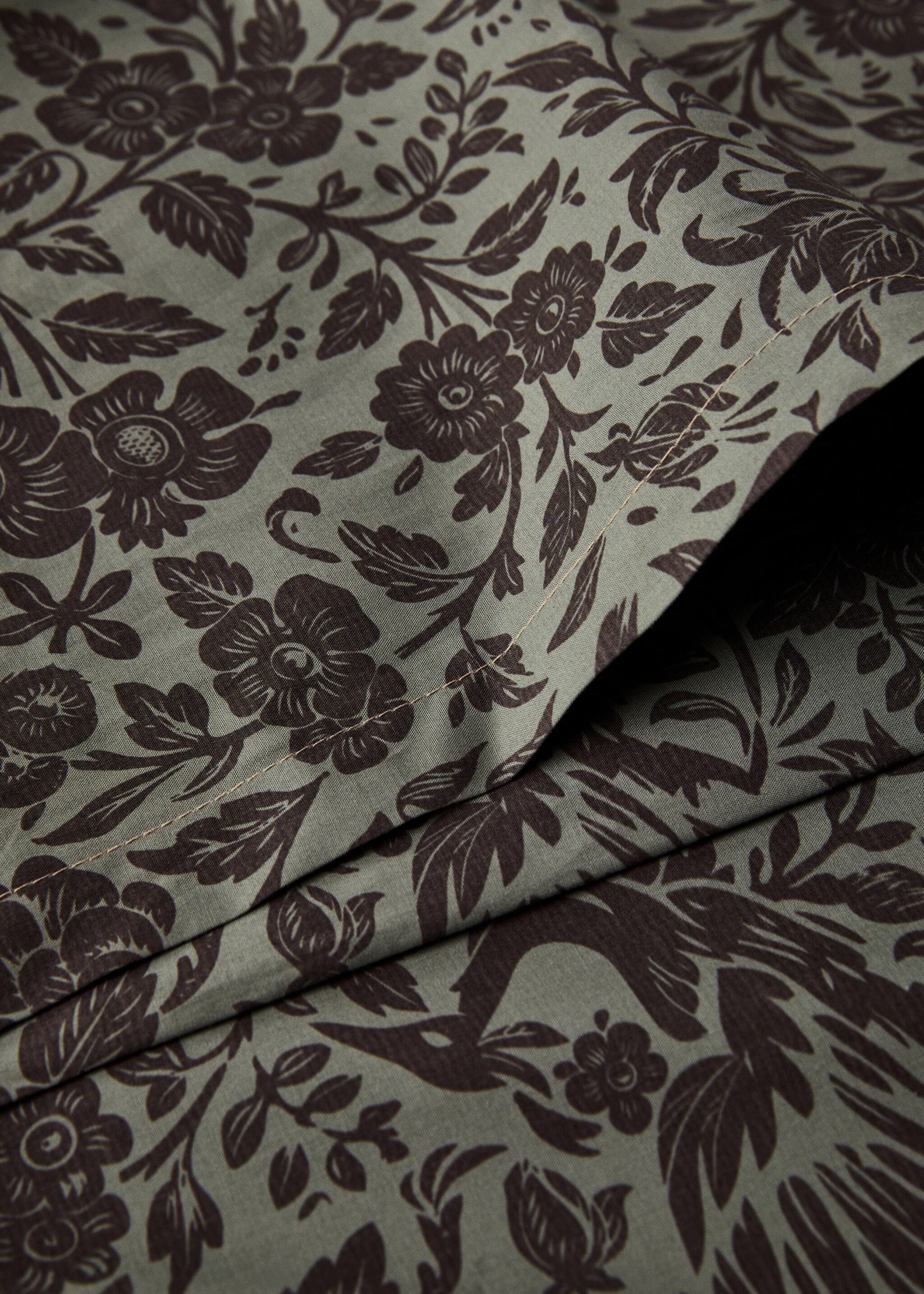 Two cotton percale two-tone floral-print pillowcases 50x75 cm - Details of the article 2, Khaki. Ref: 87012950-00.