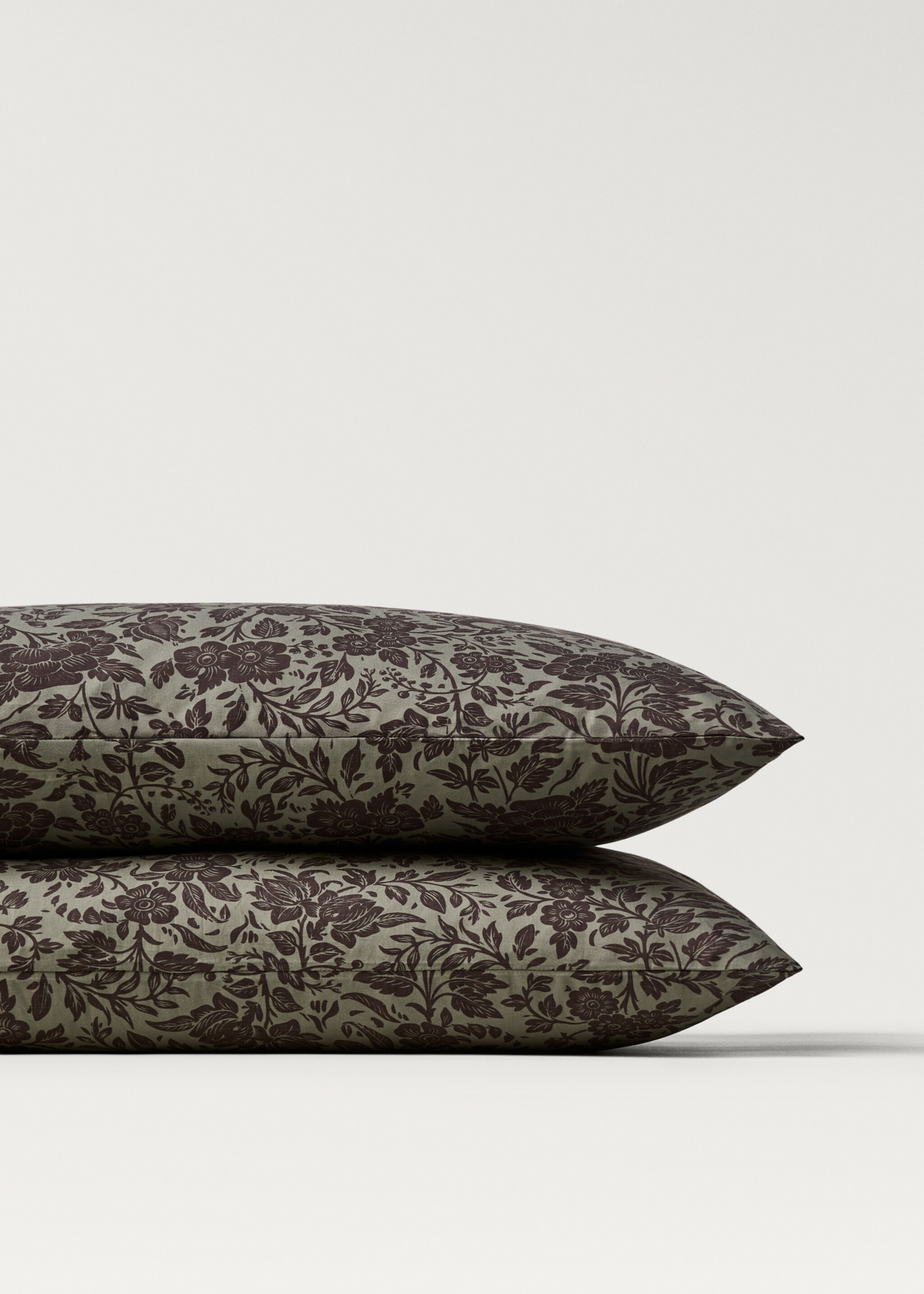 Two cotton percale two-tone floral-print pillowcases 50x75 cm - Details of the article 3, Khaki. Ref: 87012950-00.