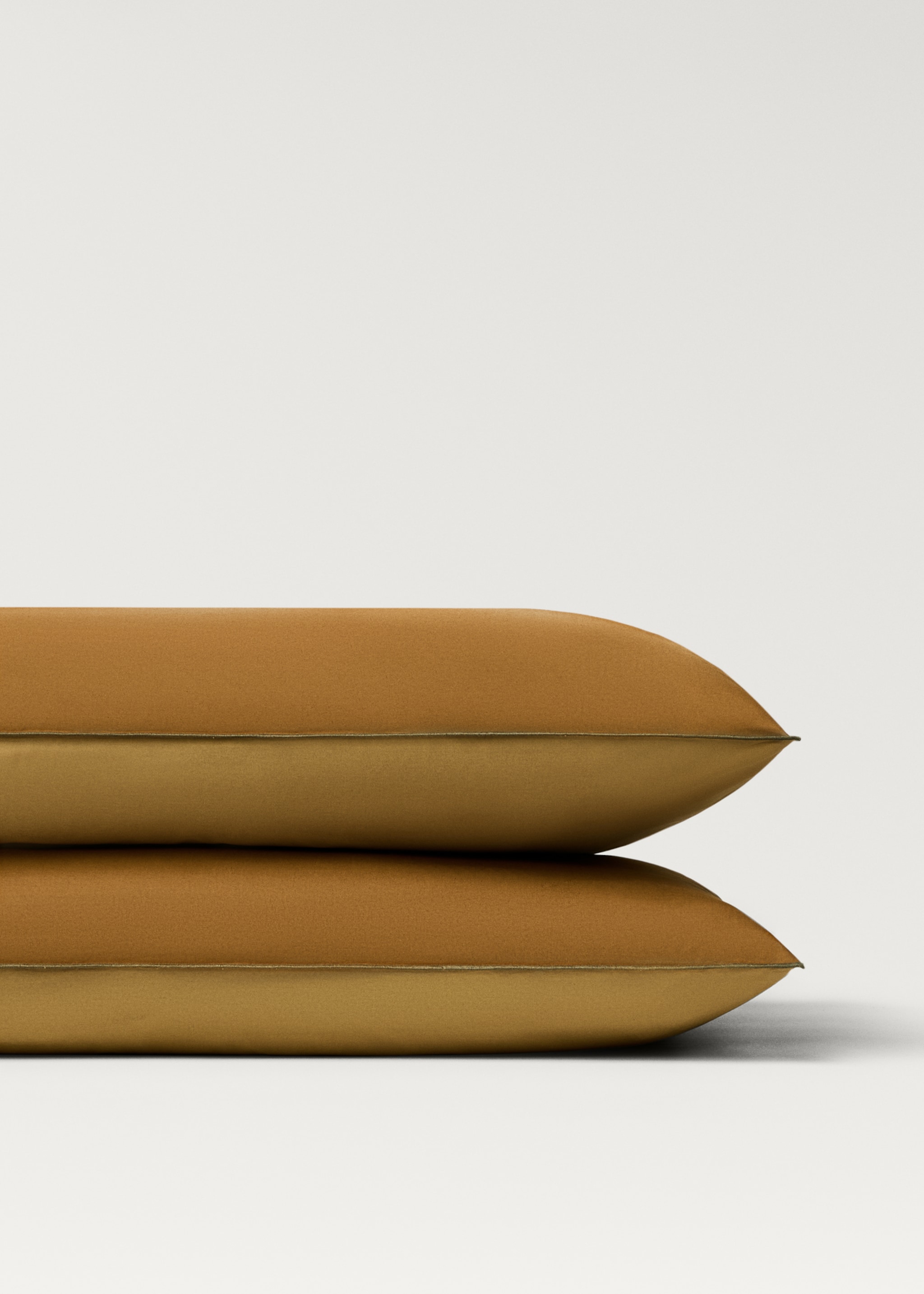 Two cotton percale reversible pillowcases 50x75 cm - Details of the article 2, Caramel. Ref: 87012956-00.