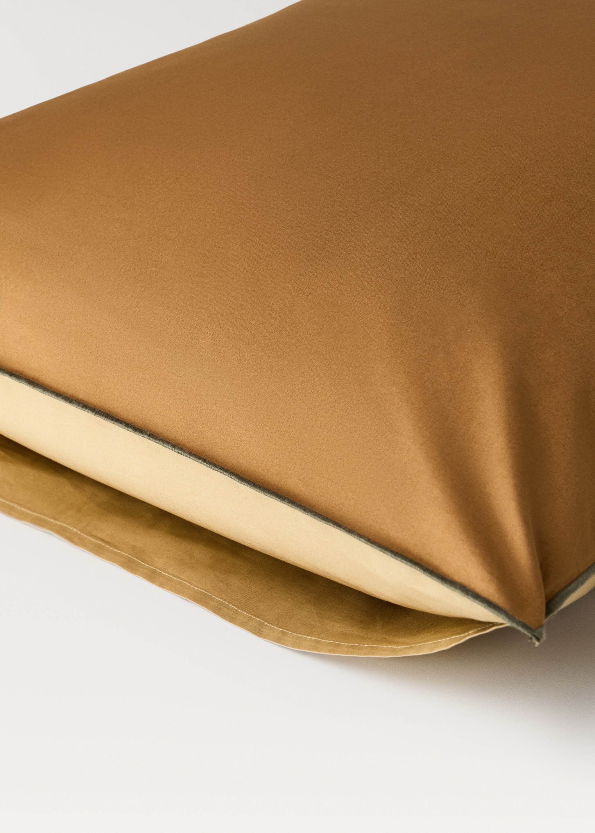 Two cotton percale reversible pillowcases 50x75 cm - Details of the article 4, Caramel. Ref: 87012956-00.