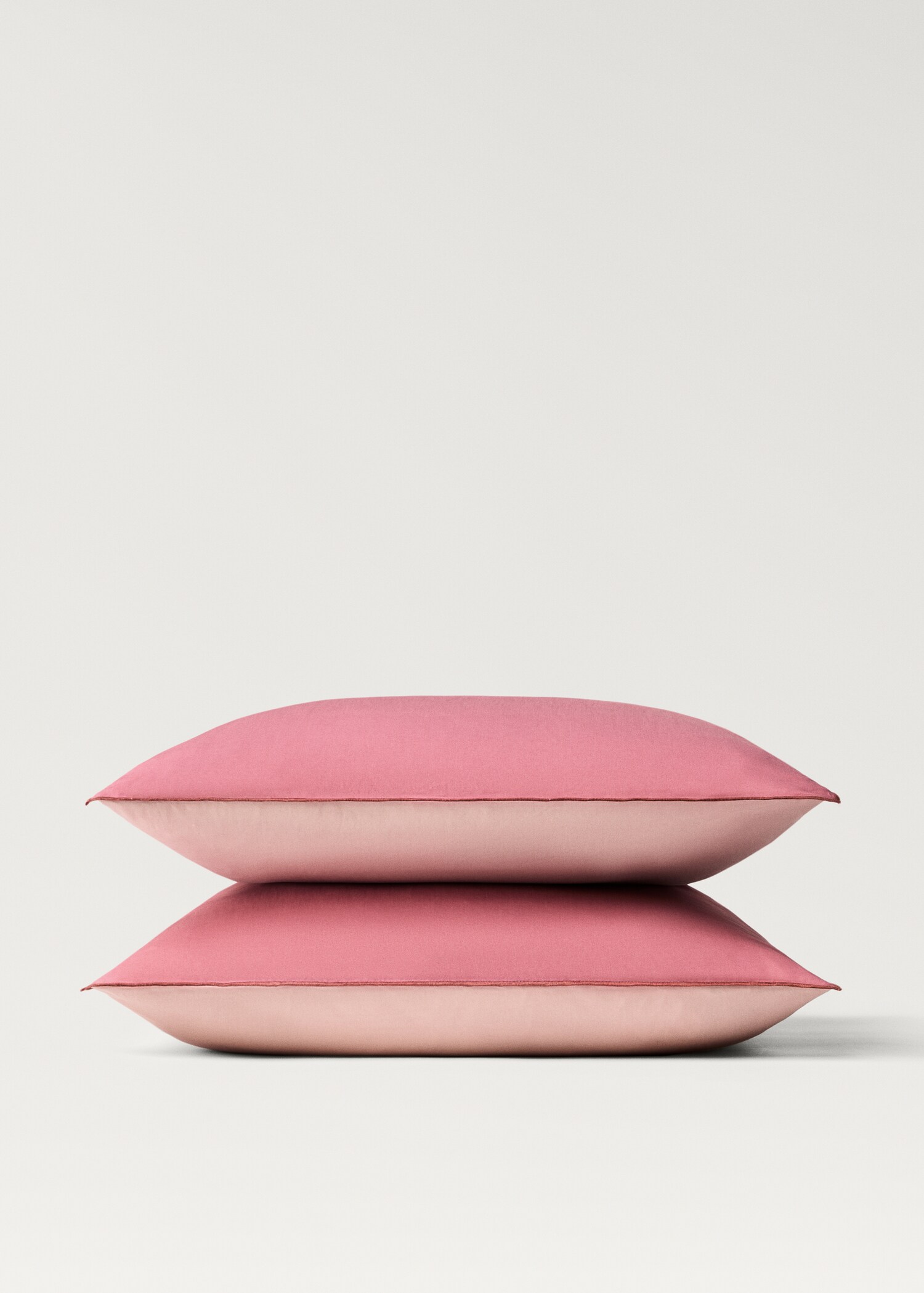 Two cotton percale reversible pillowcases 60x60 cm - Details of the article 2