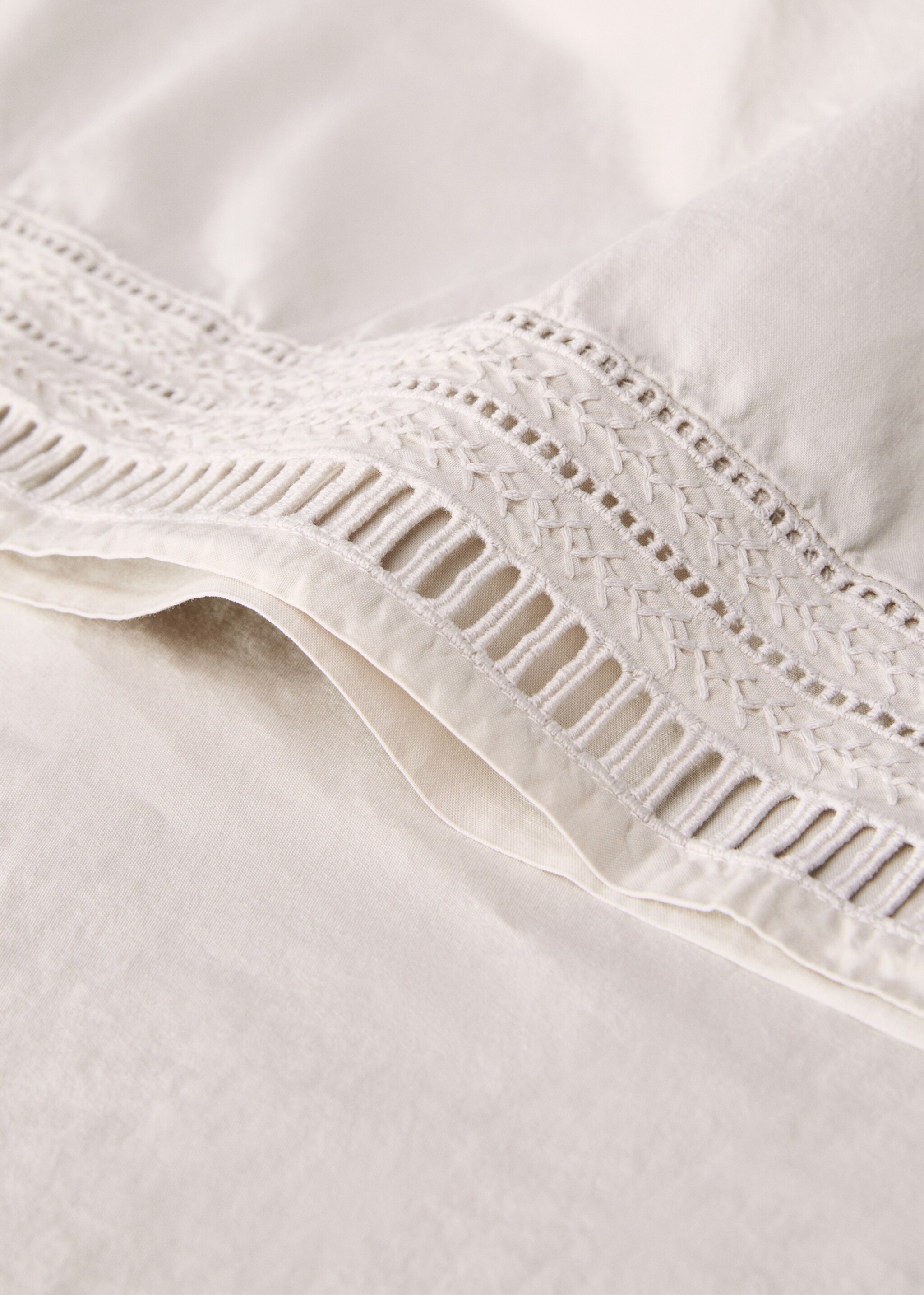 Top sheet with embroidered trim for 135/140 cm bed - Details of the article 1, Light/Pastel Grey. Ref: 87012961-00.