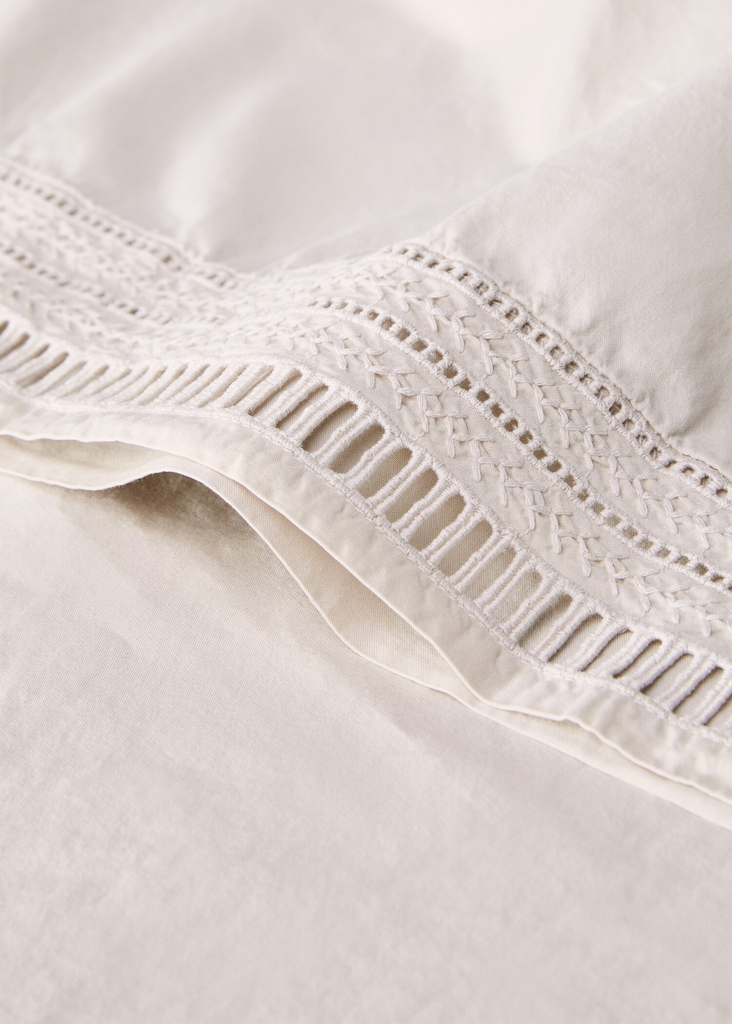 Top sheet with embroidered trim for 135/140 cm bed - Details of the article 1