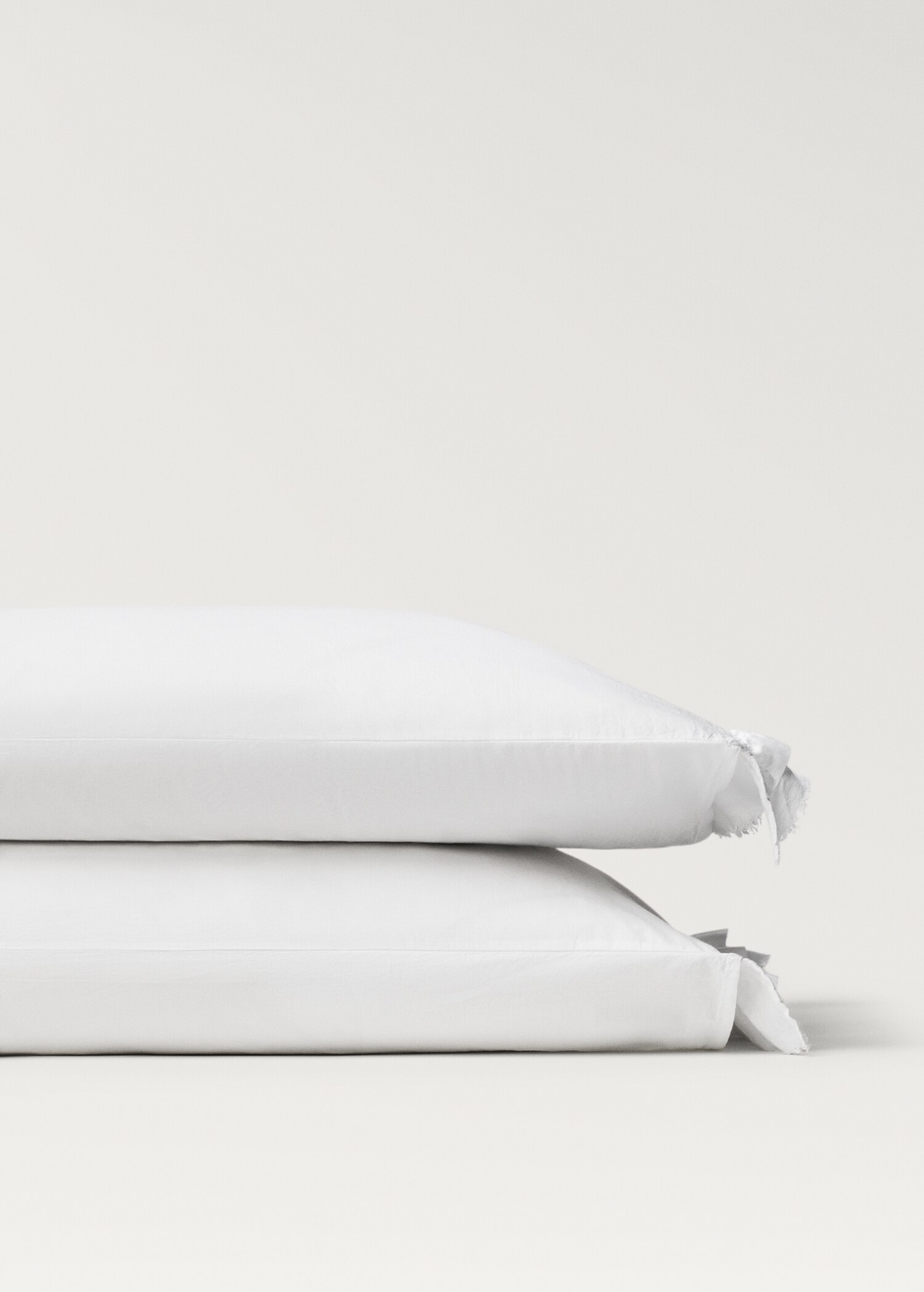 Two washed cotton pillowcases with linen ruffle 50x75 cm - Details of the article 1