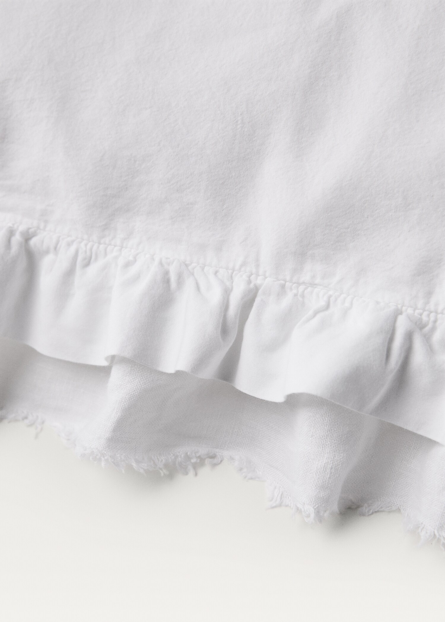 Two washed cotton pillowcases with linen ruffle 50x75 cm - Details of the article 3