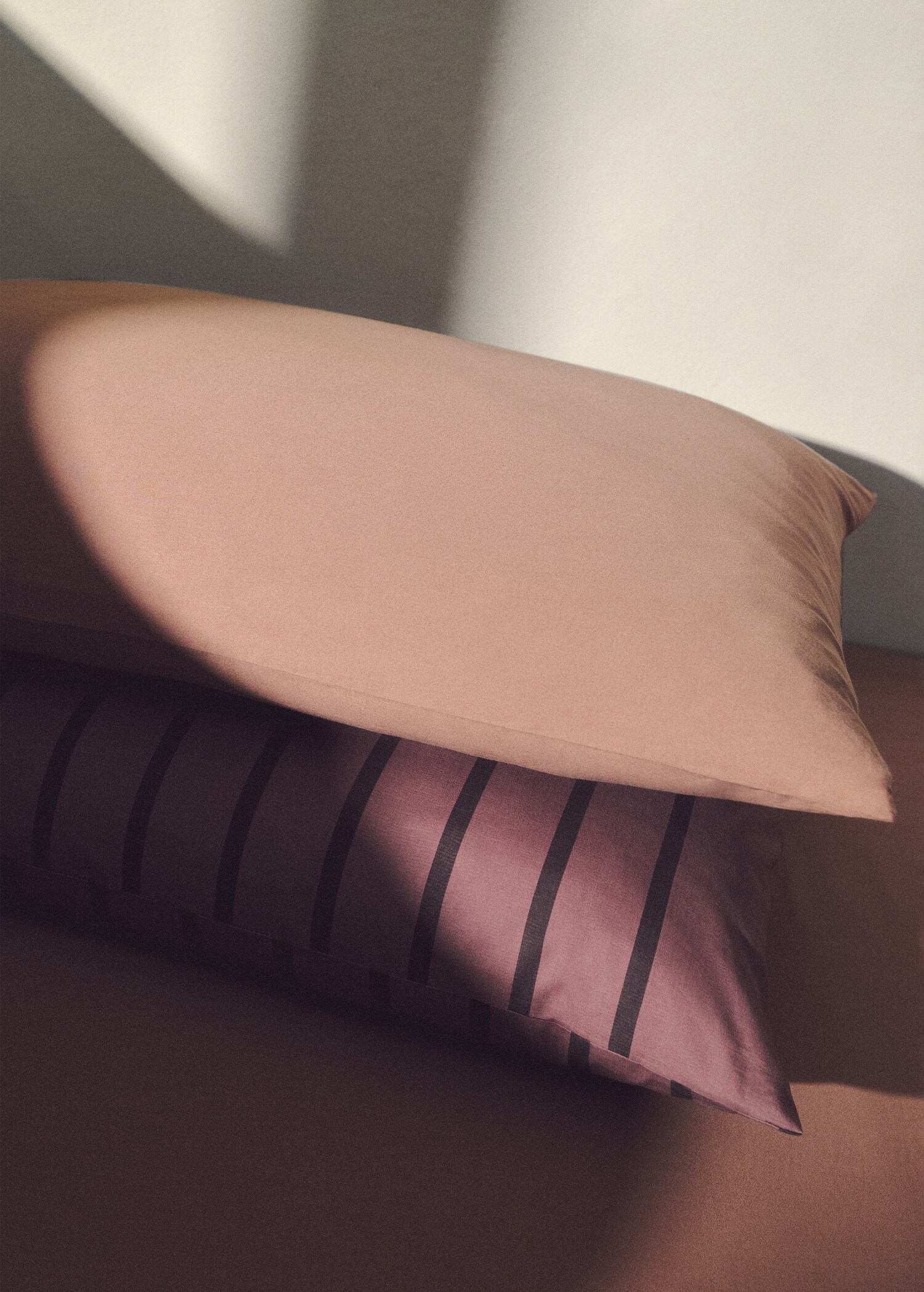 Two washed satin cotton pillowcases with double stitching 50x75 cm - Details of the article 6