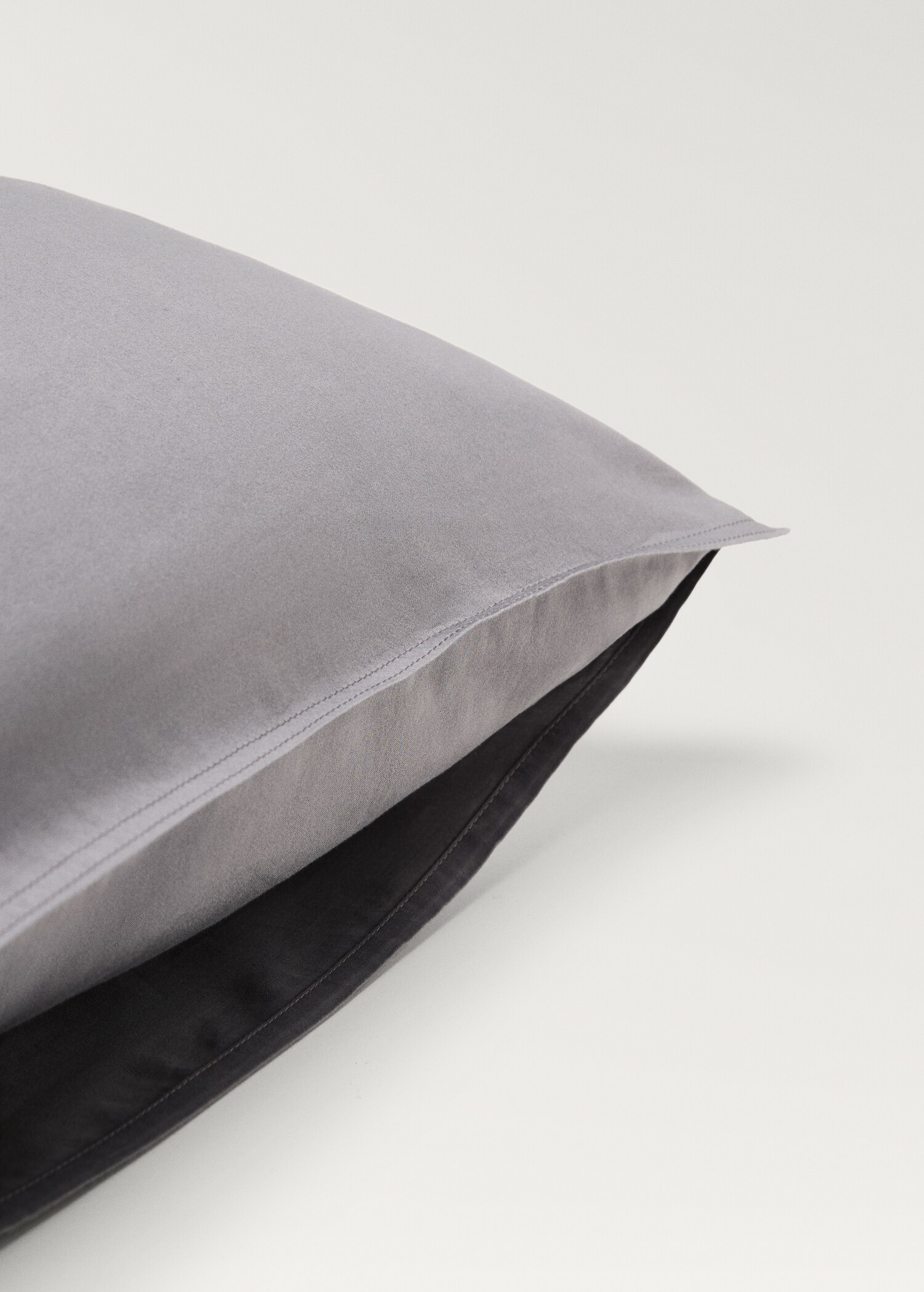 Two washed satin cotton pillowcases with double stitching 50x75 cm - Details of the article 2