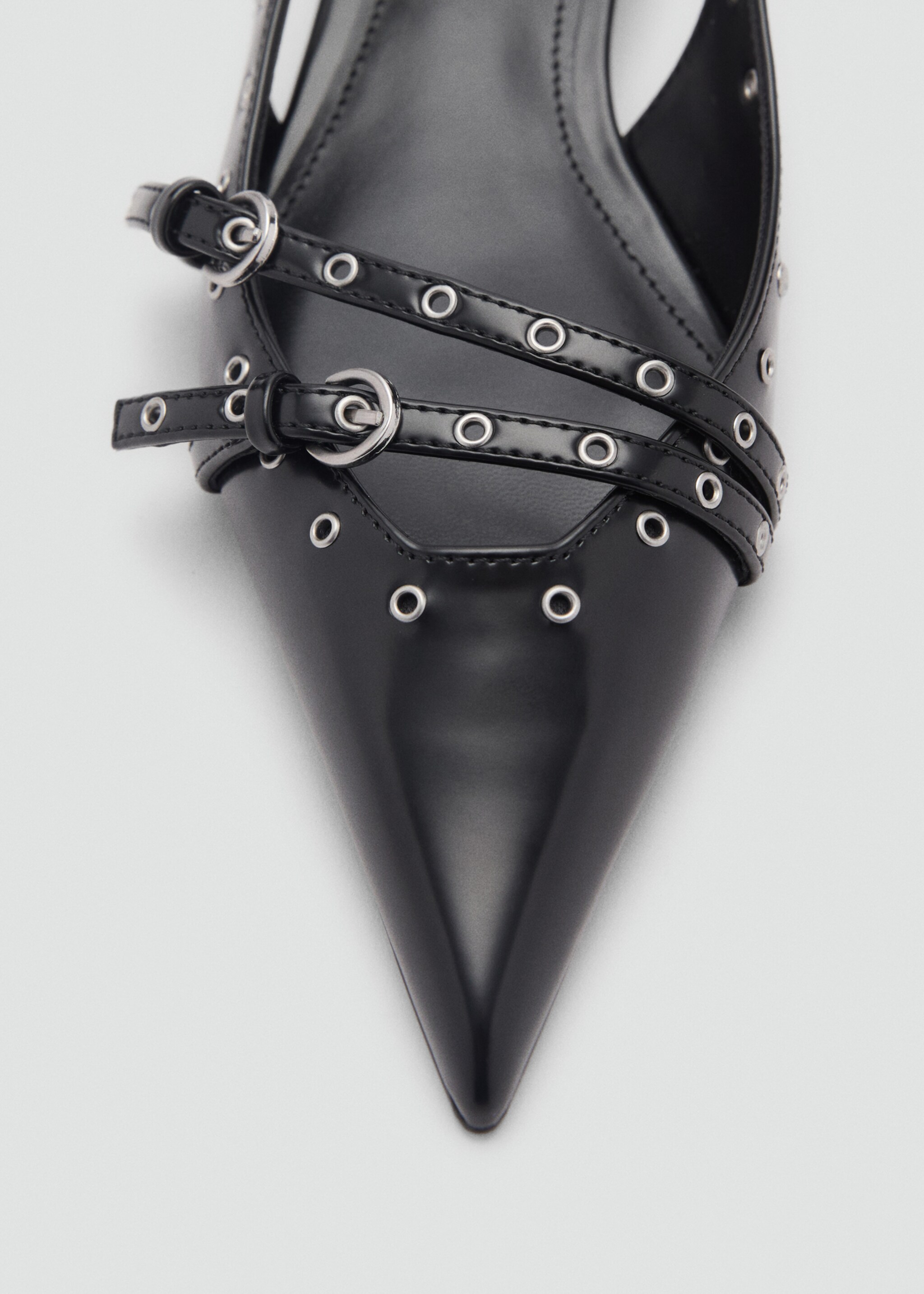 Chaussures kitten heel perforées - Détail de l'article 2, Noir. Ref: 87013274-00.