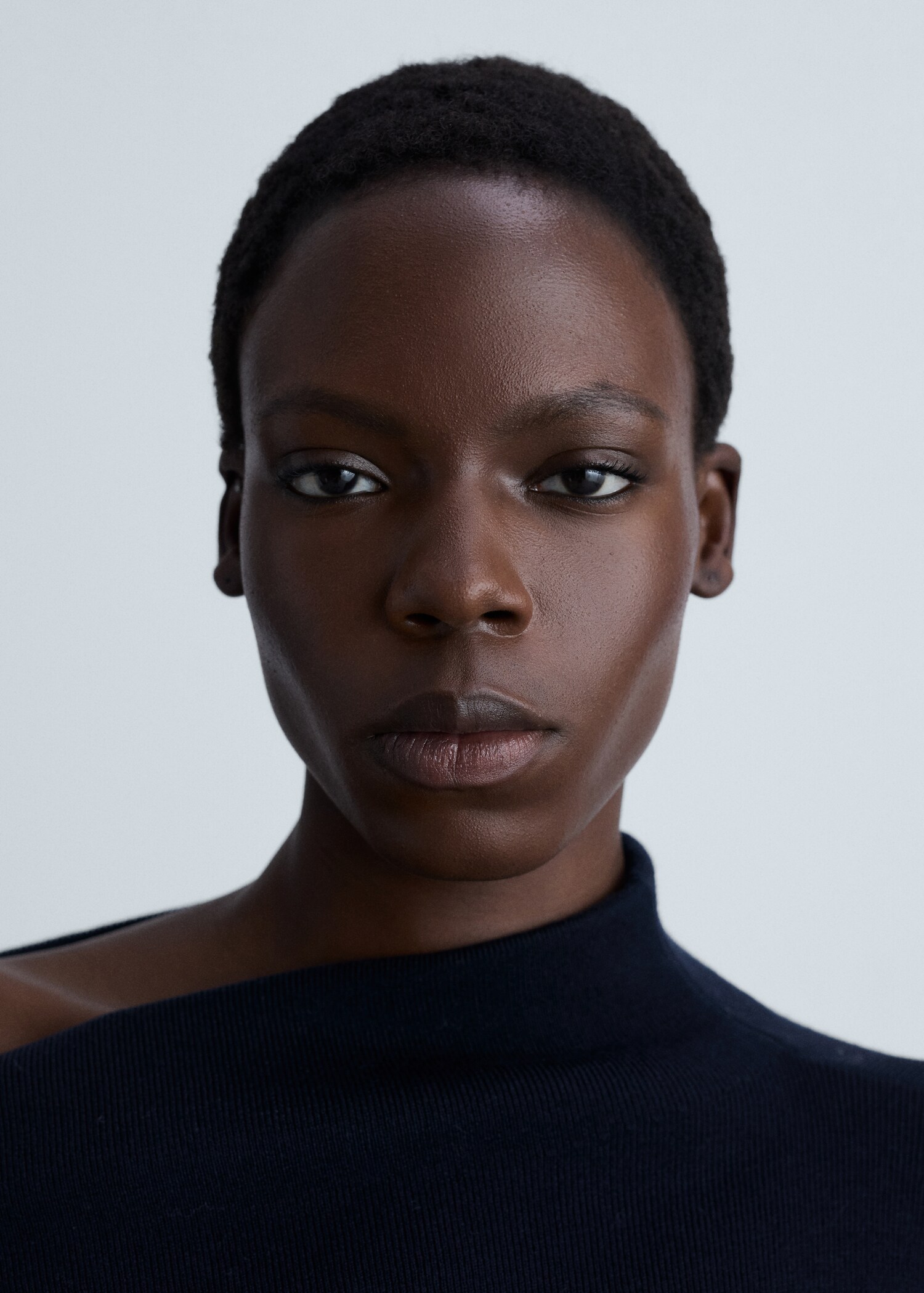 Knitted sweater with asymmetrical neck - Details of the article 1