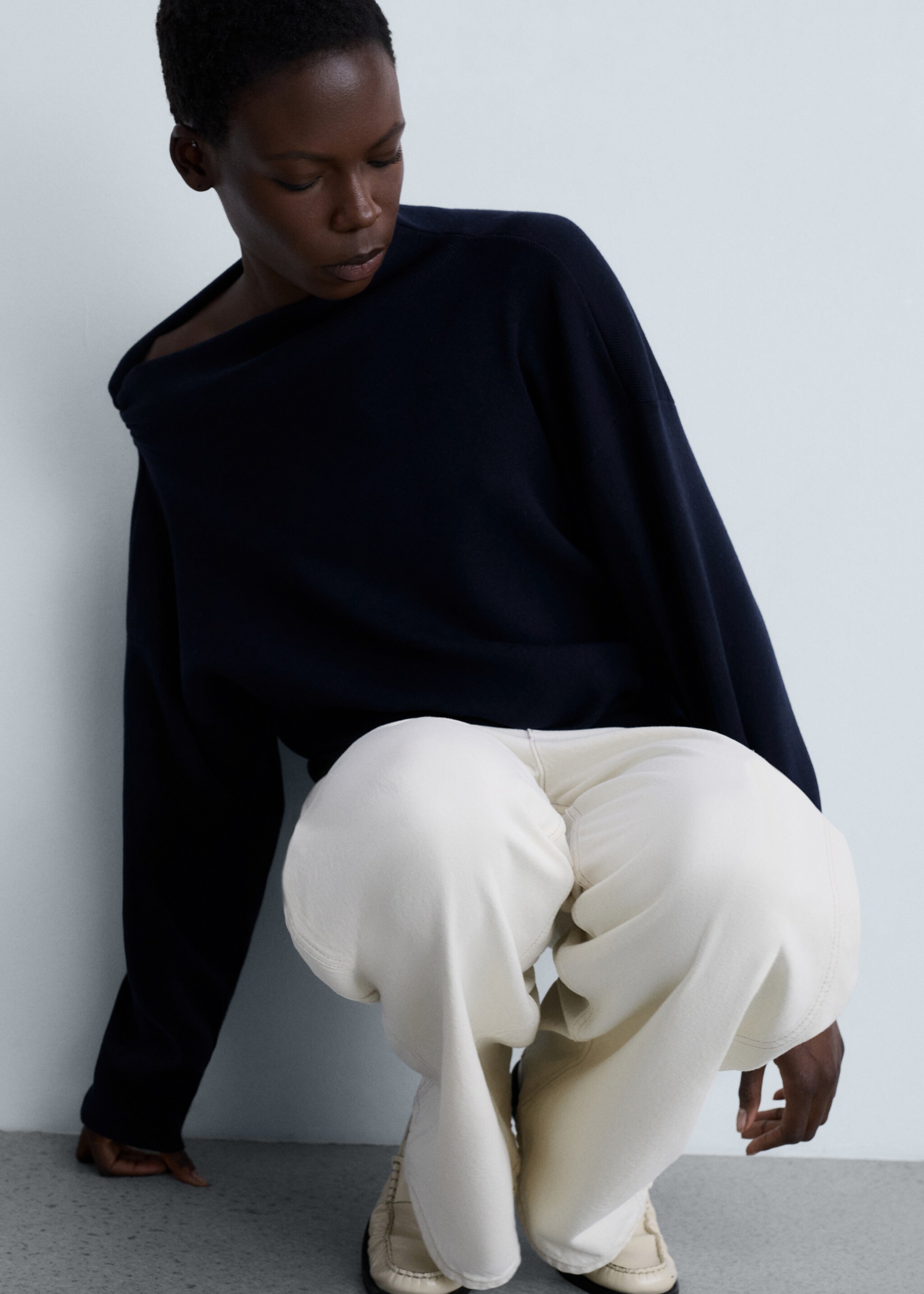 Knitted sweater with asymmetrical neck - Details of the article 2, Dark Navy. Ref: 87013276-00.