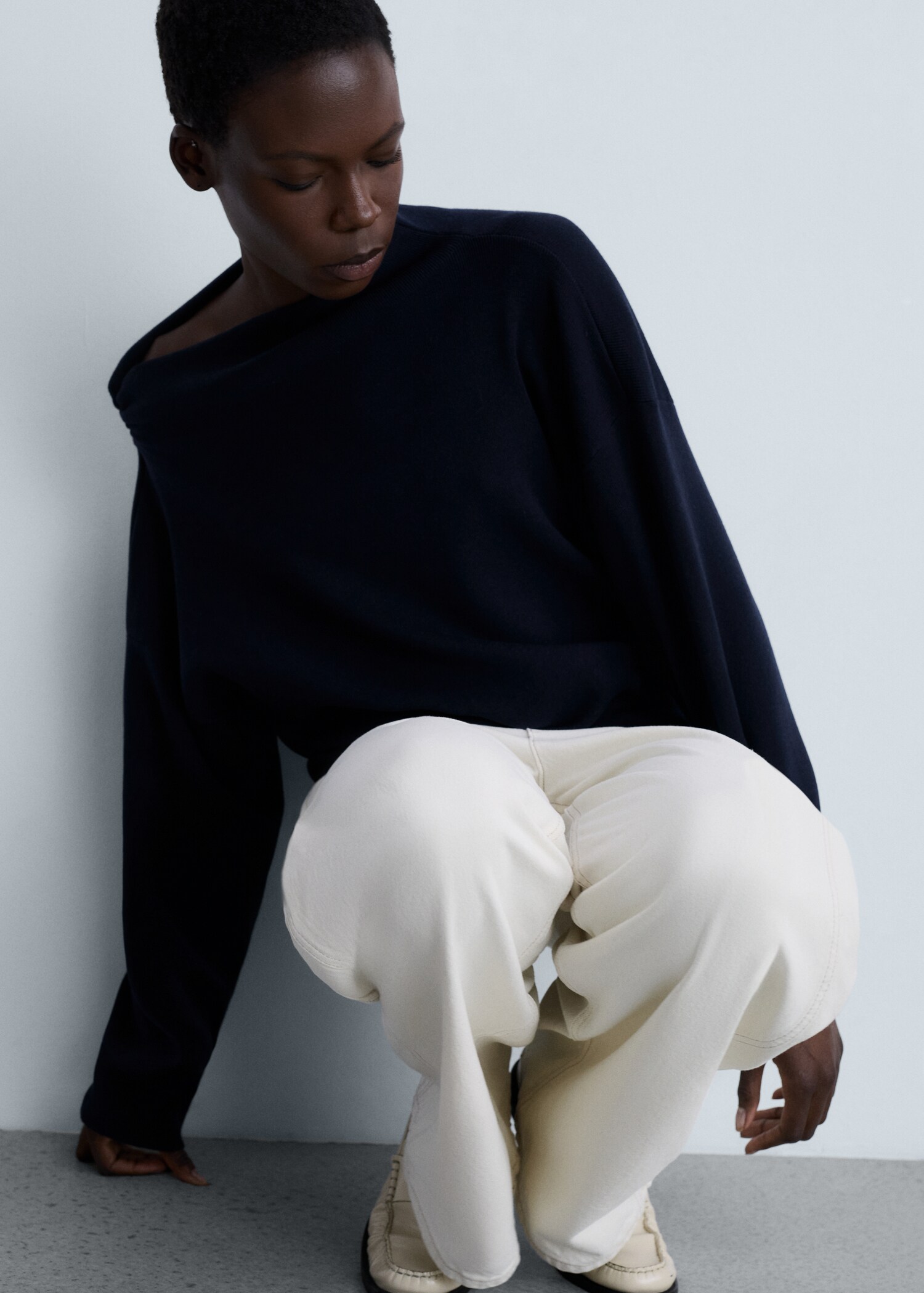 Knitted sweater with asymmetrical neck - Details of the article 2