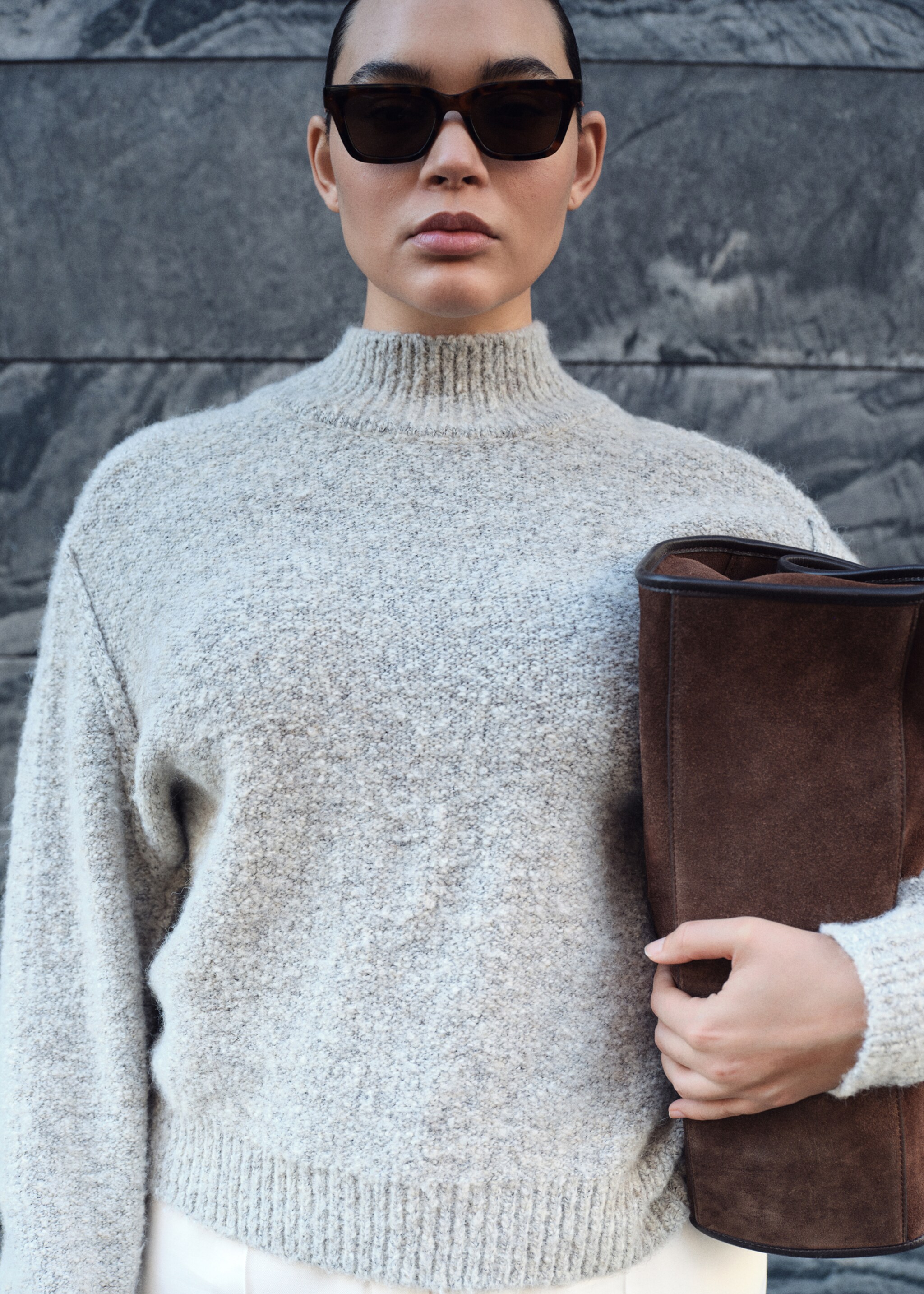 Knitted sweater with perkins neck - Details of the article 6, Sand. Ref: 87013277-00.