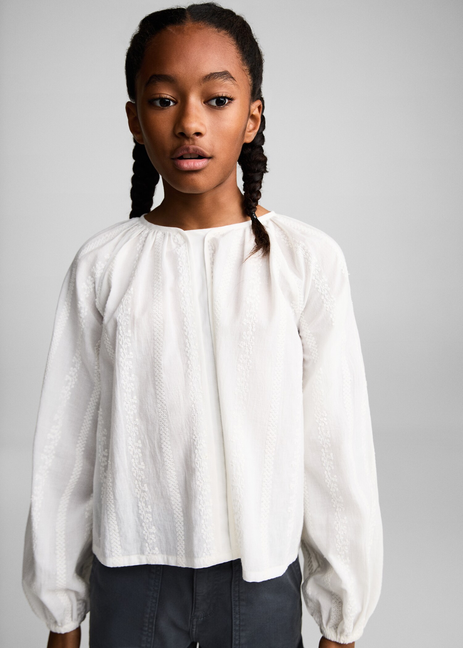 Blusa algodón detalles bordados - Plano medio