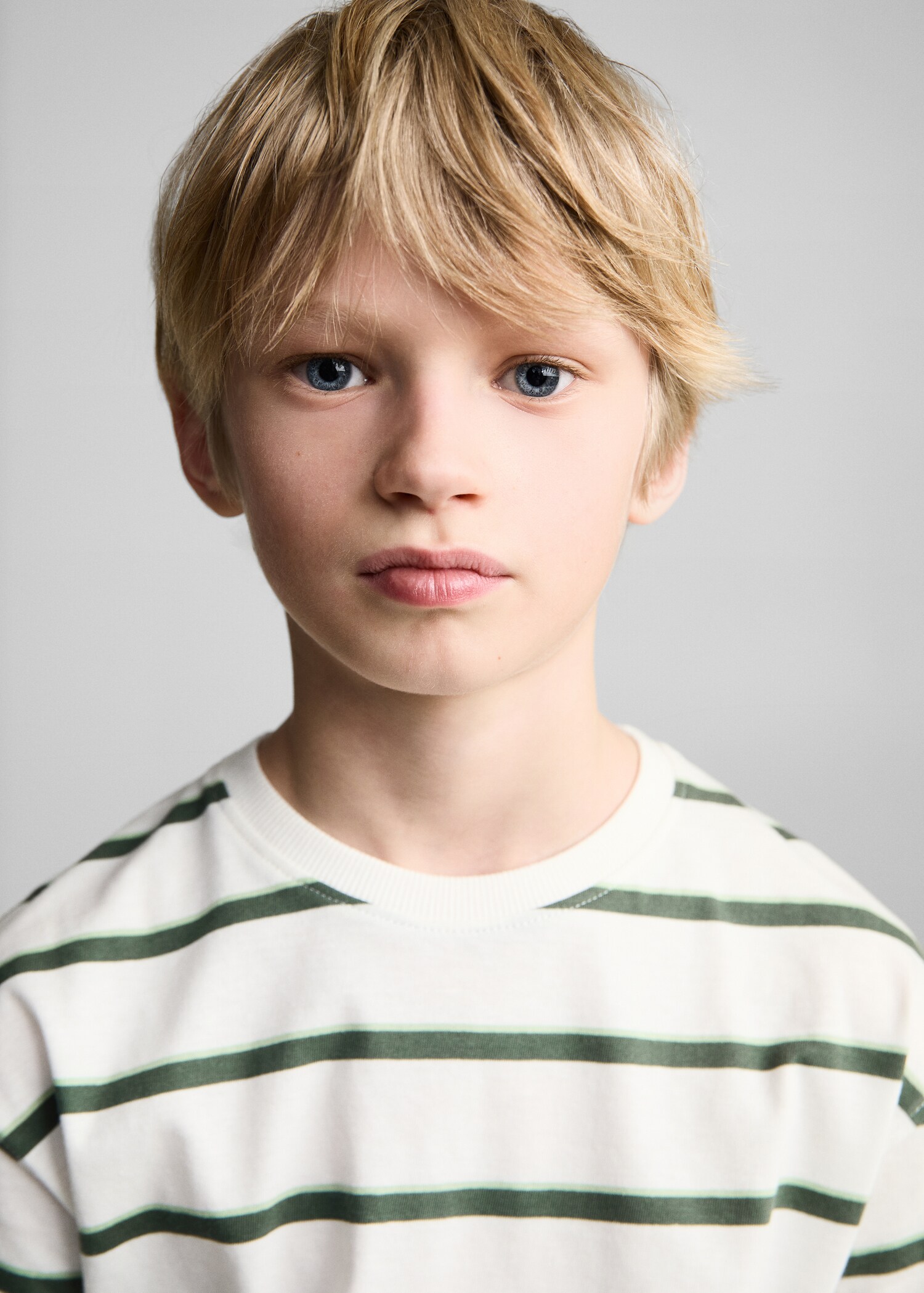 Striped short-sleeved t-shirt - Details of the article 1