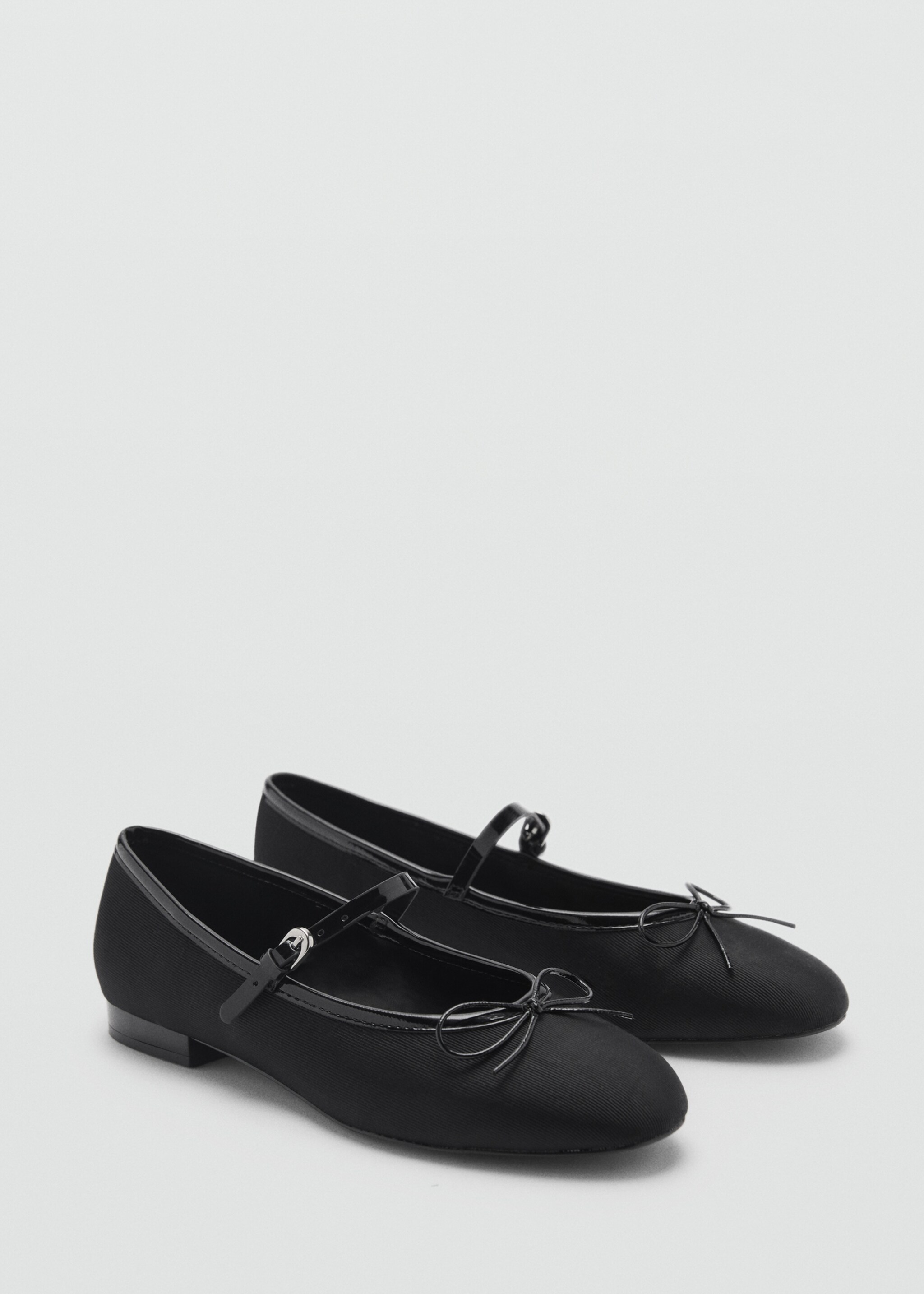 Ballerinas with strip and bow detail - Medium plane, Black. Ref: 87013657-00.