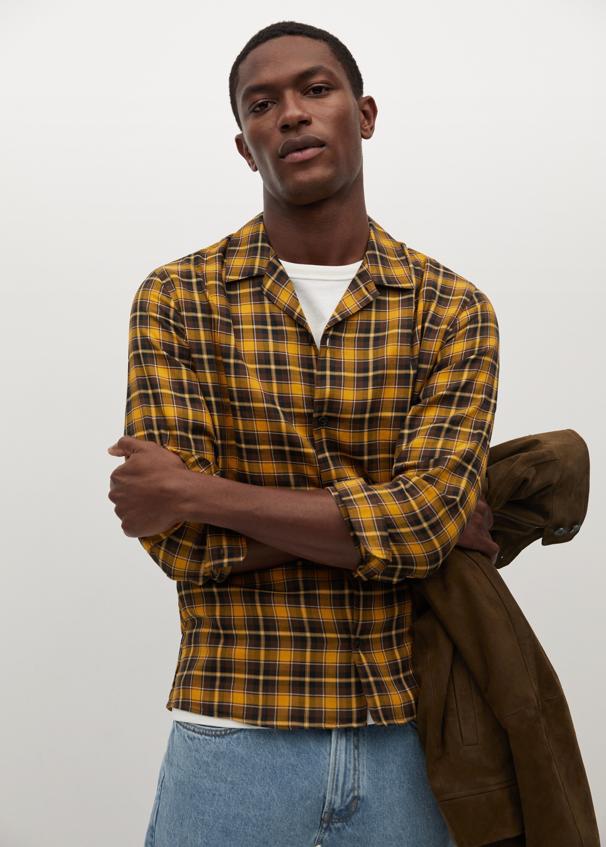 Camisa regular fit cuello bowling - Plano medio