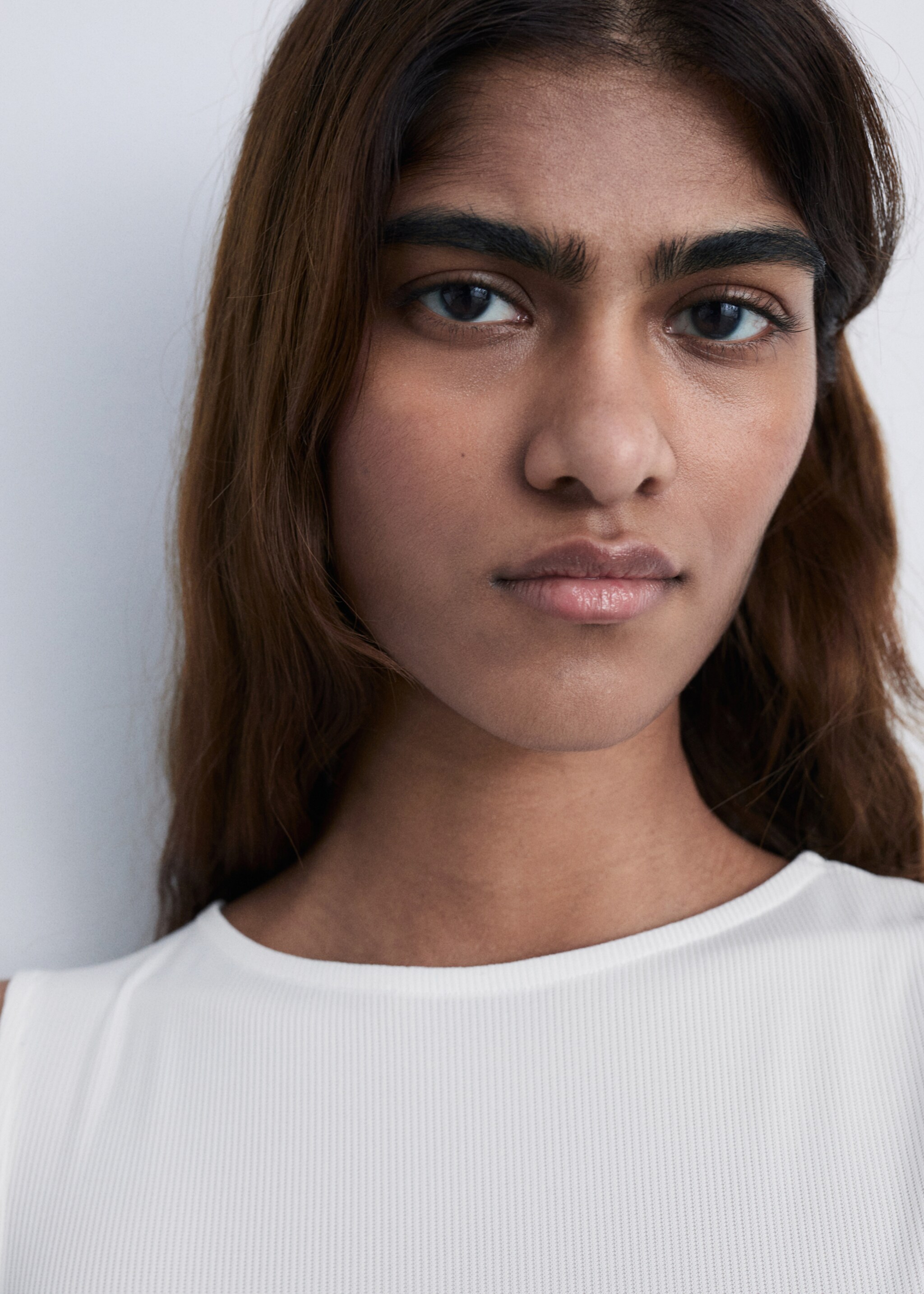 Pleated long dress - Details of the article 1, White. Ref: 87014067-00.