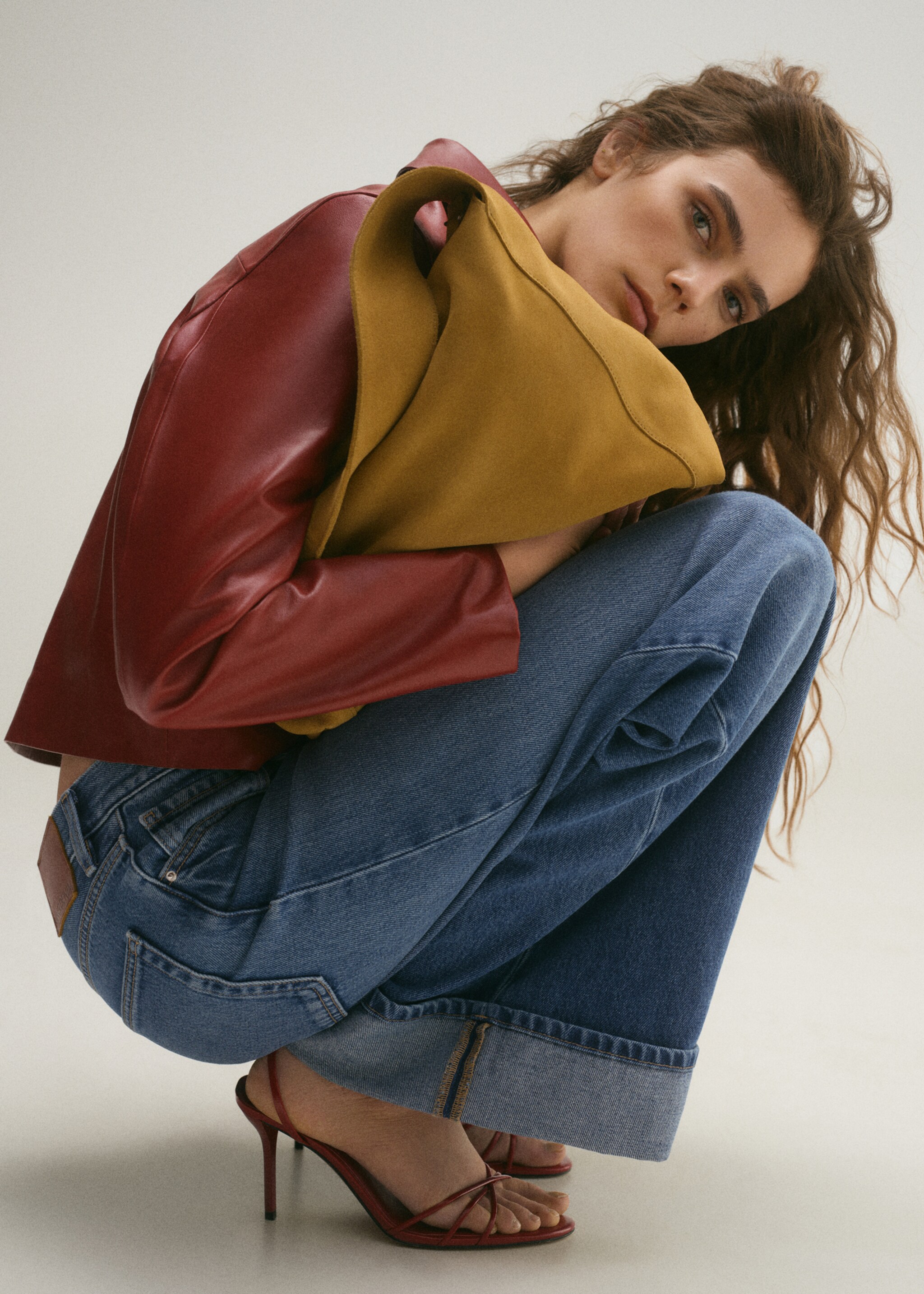 Wideleg jeans with turned-up hem - Details of the article 2, Medium Blue. Ref: 87014072-00.