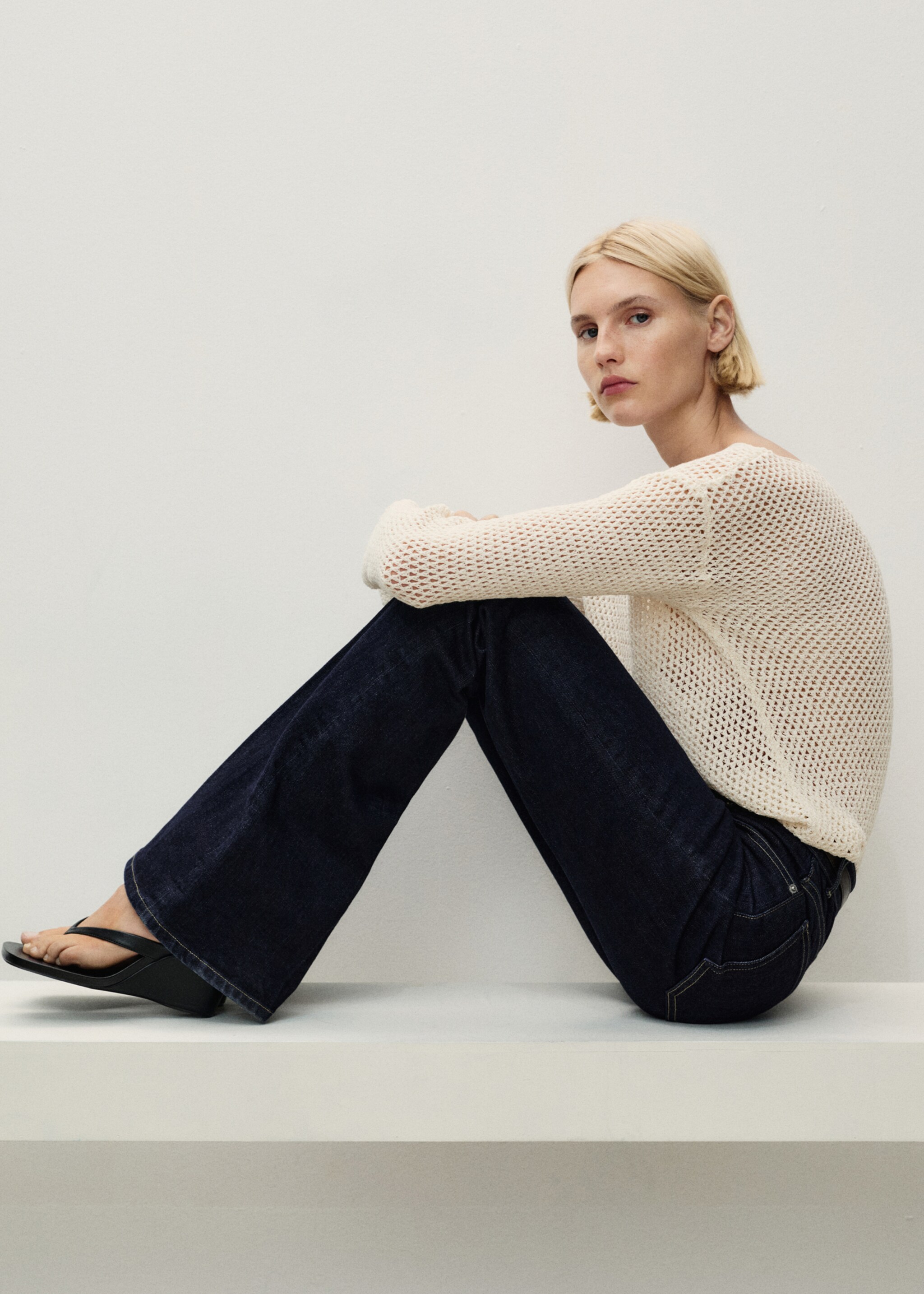 Flare jeans mid rise rinse wash - Details of the article 2, Open Blue. Ref: 87014074-00.