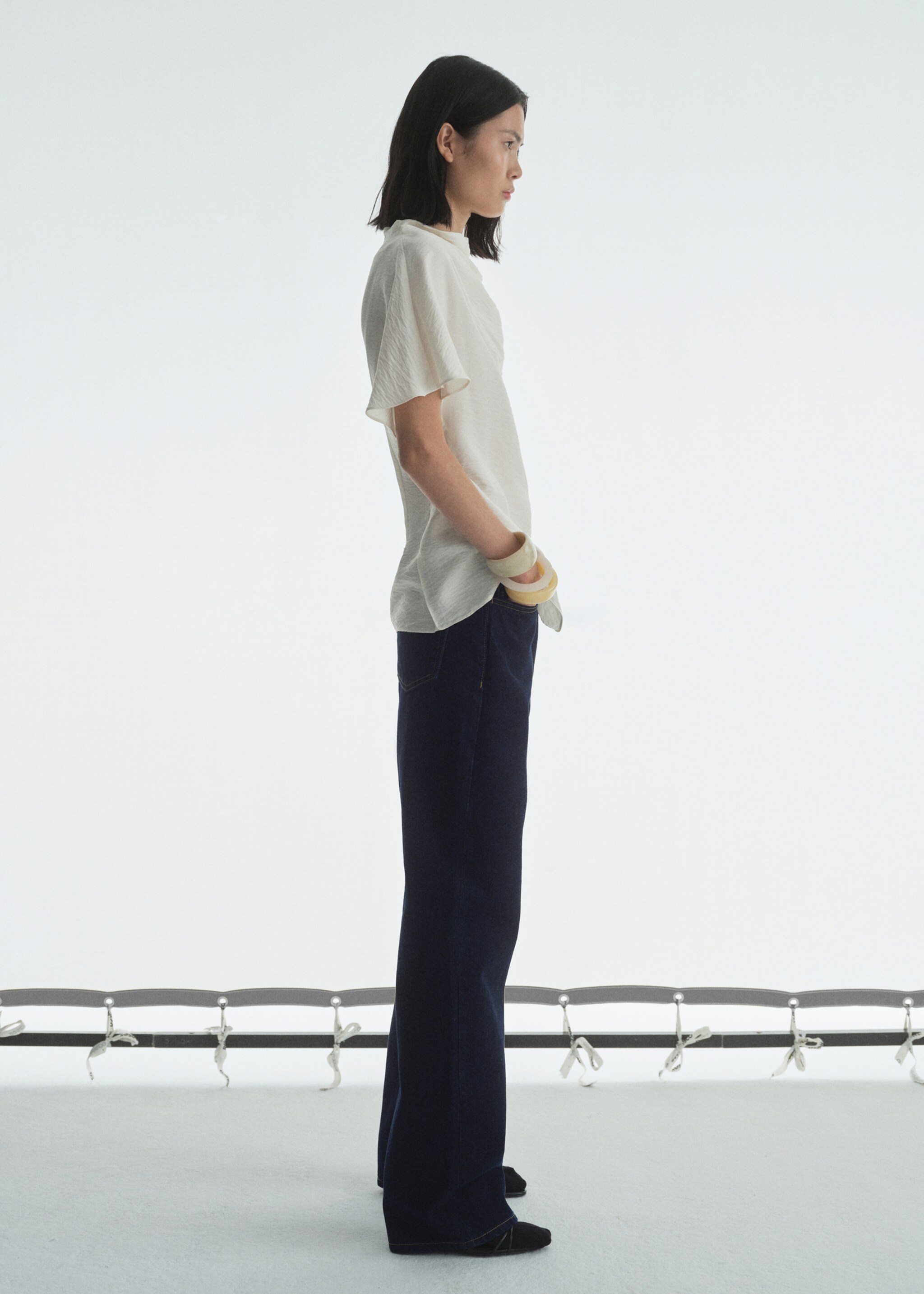 High-waisted straight-fit rinse-wash jeans - Details of the article 2, Open Blue. Ref: 87014075-00.