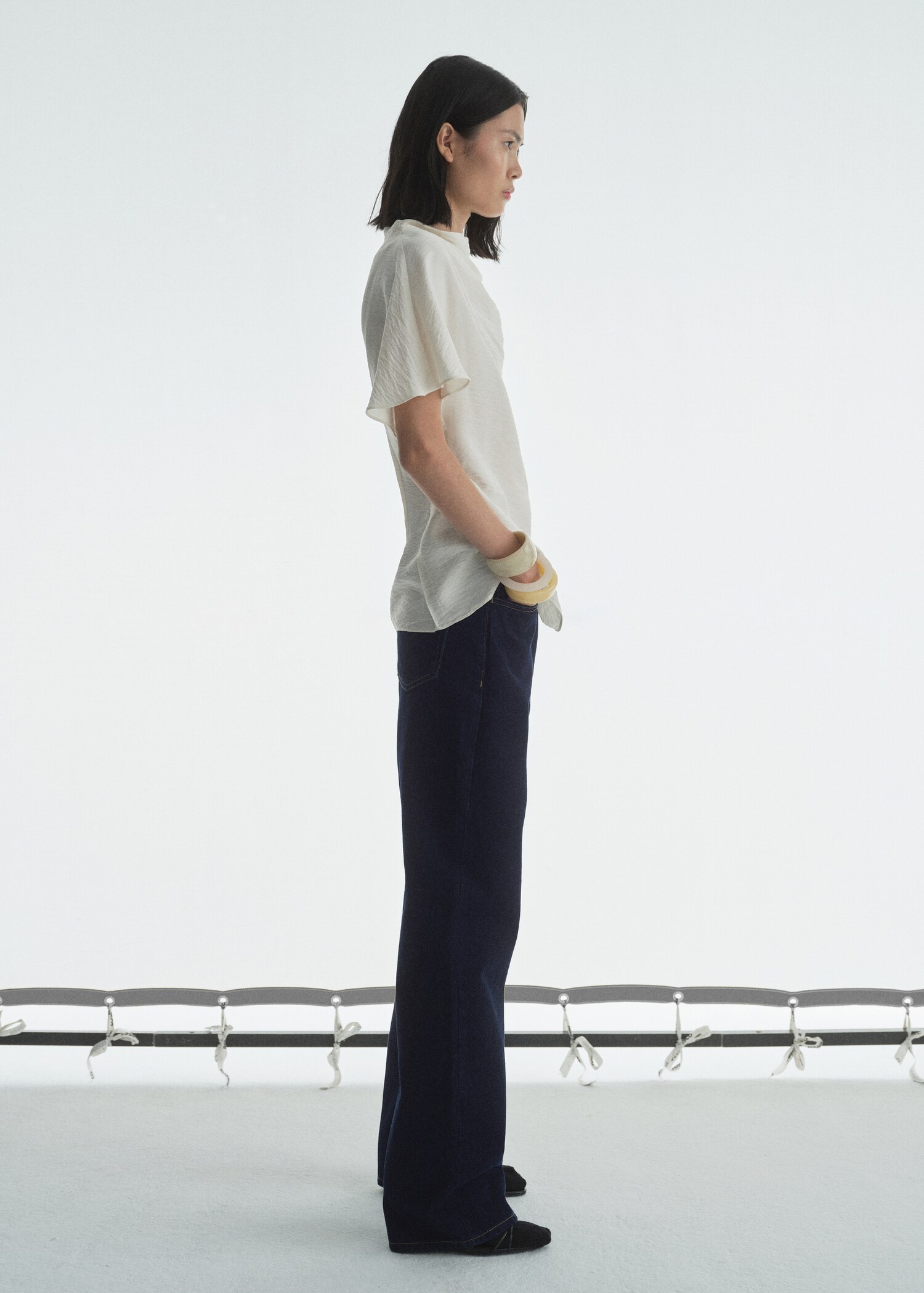 High-waisted straight-fit rinse-wash jeans - Details of the article 2