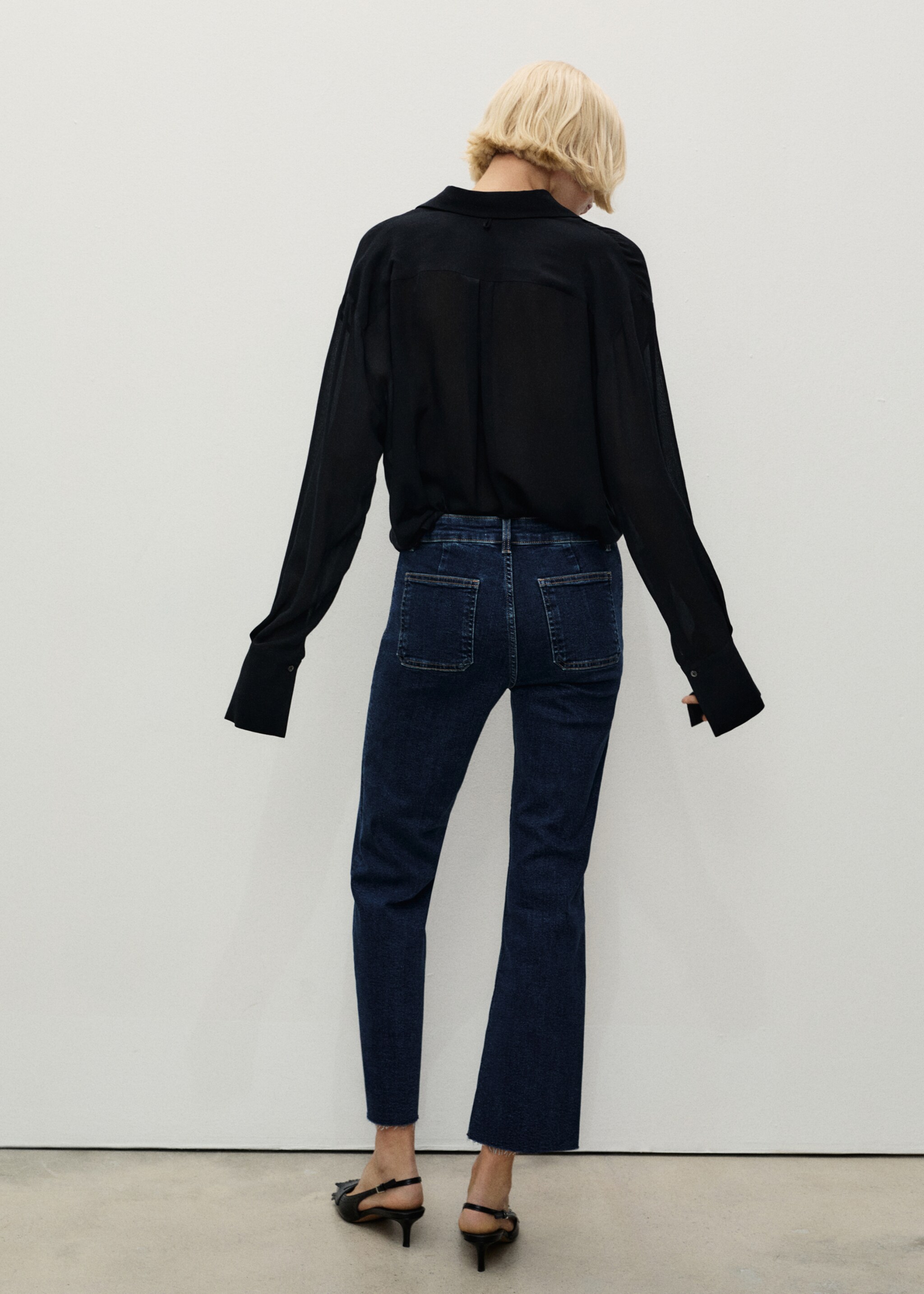 Flared cropped jeans with pockets - Reverse of the article, Dark Blue. Ref: 87014076-00.