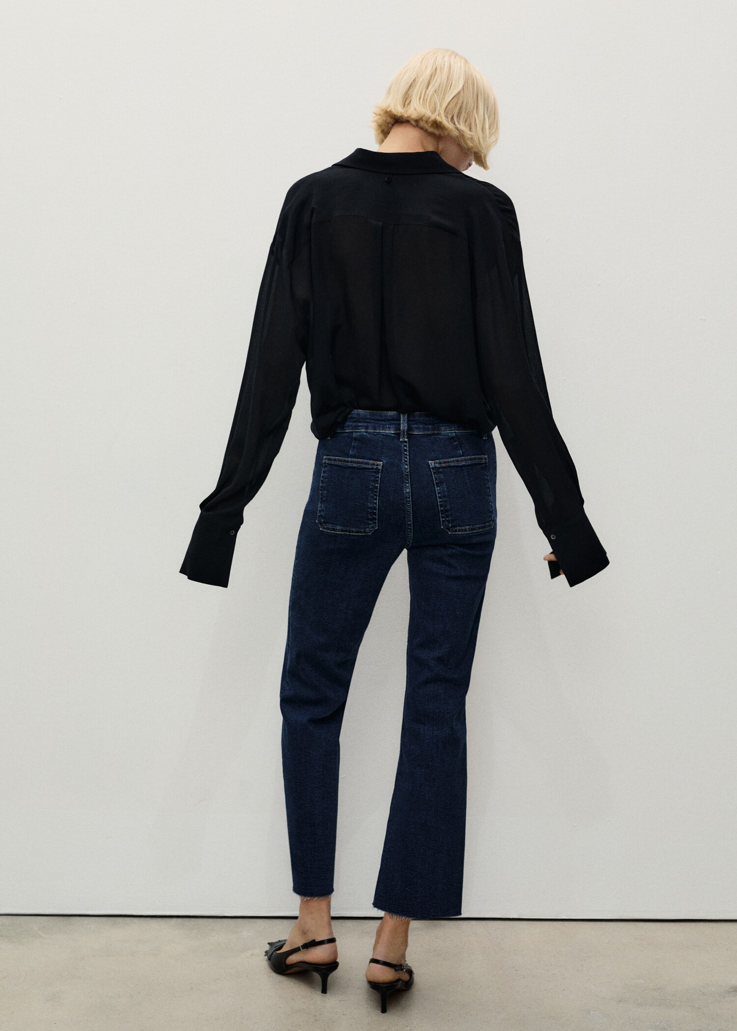 Flared cropped jeans with pockets - Reverse of the article