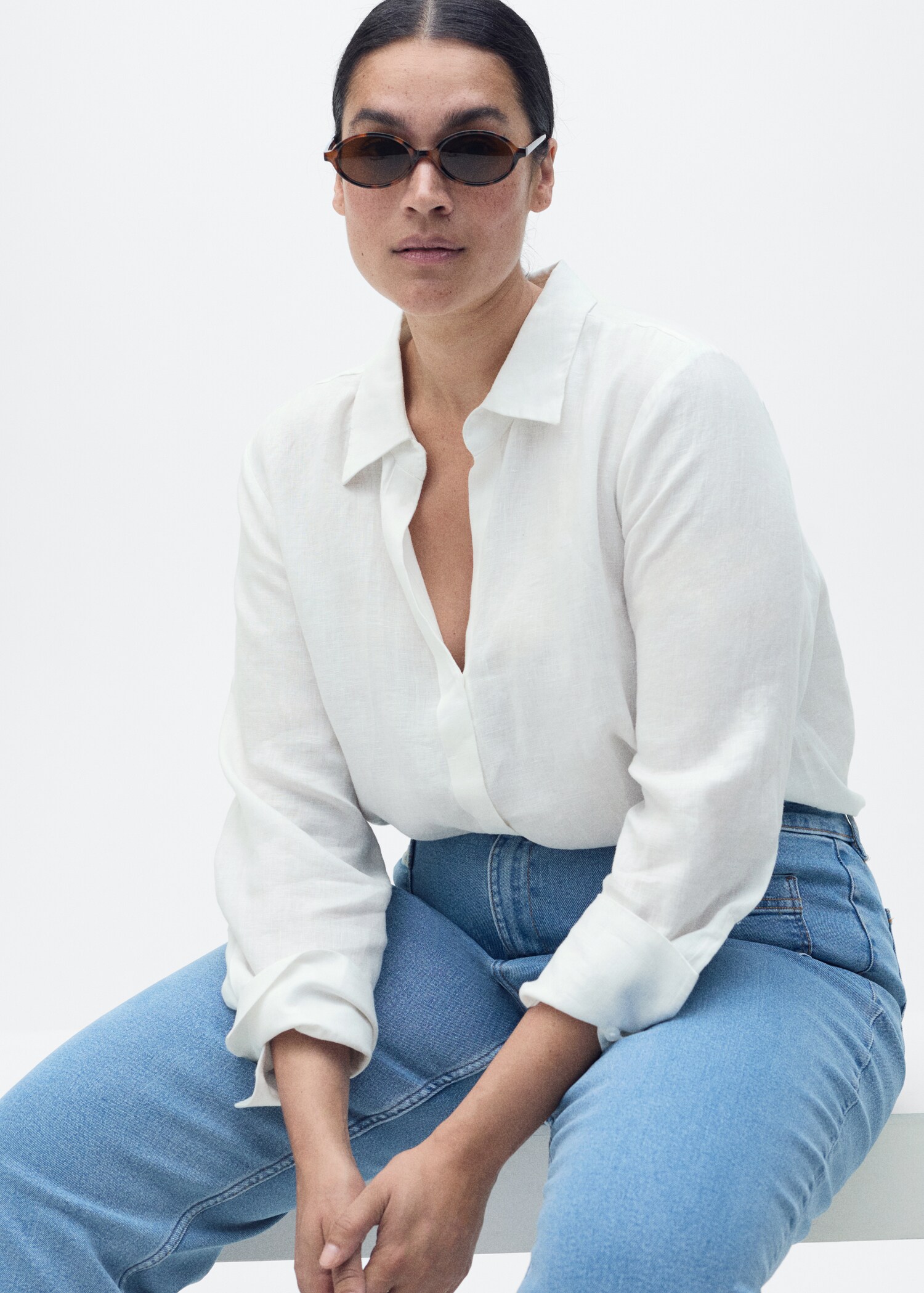 Flared cropped jeans with pockets - Details of the article 5