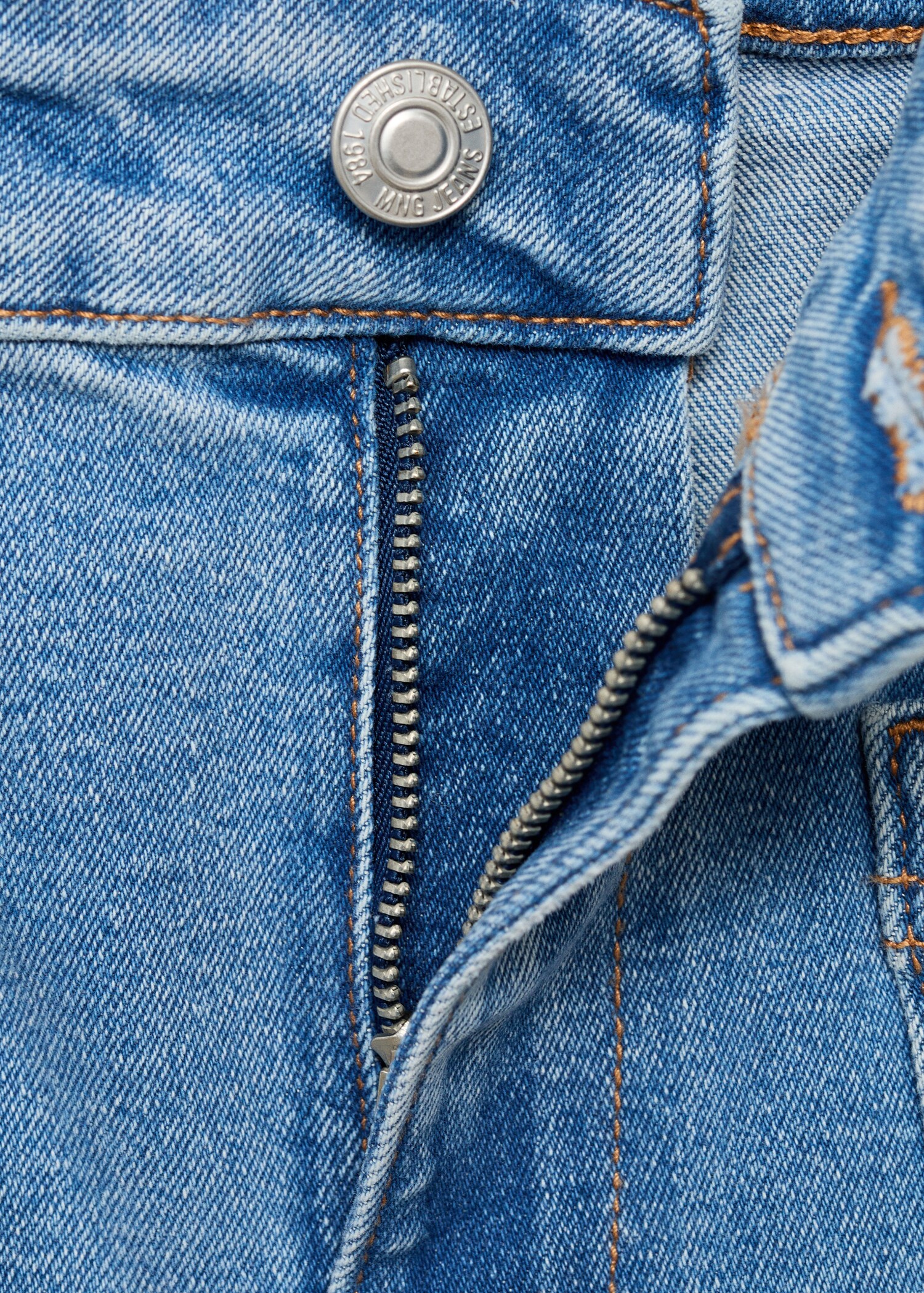 Flared cropped jeans with pockets - Details of the article 8