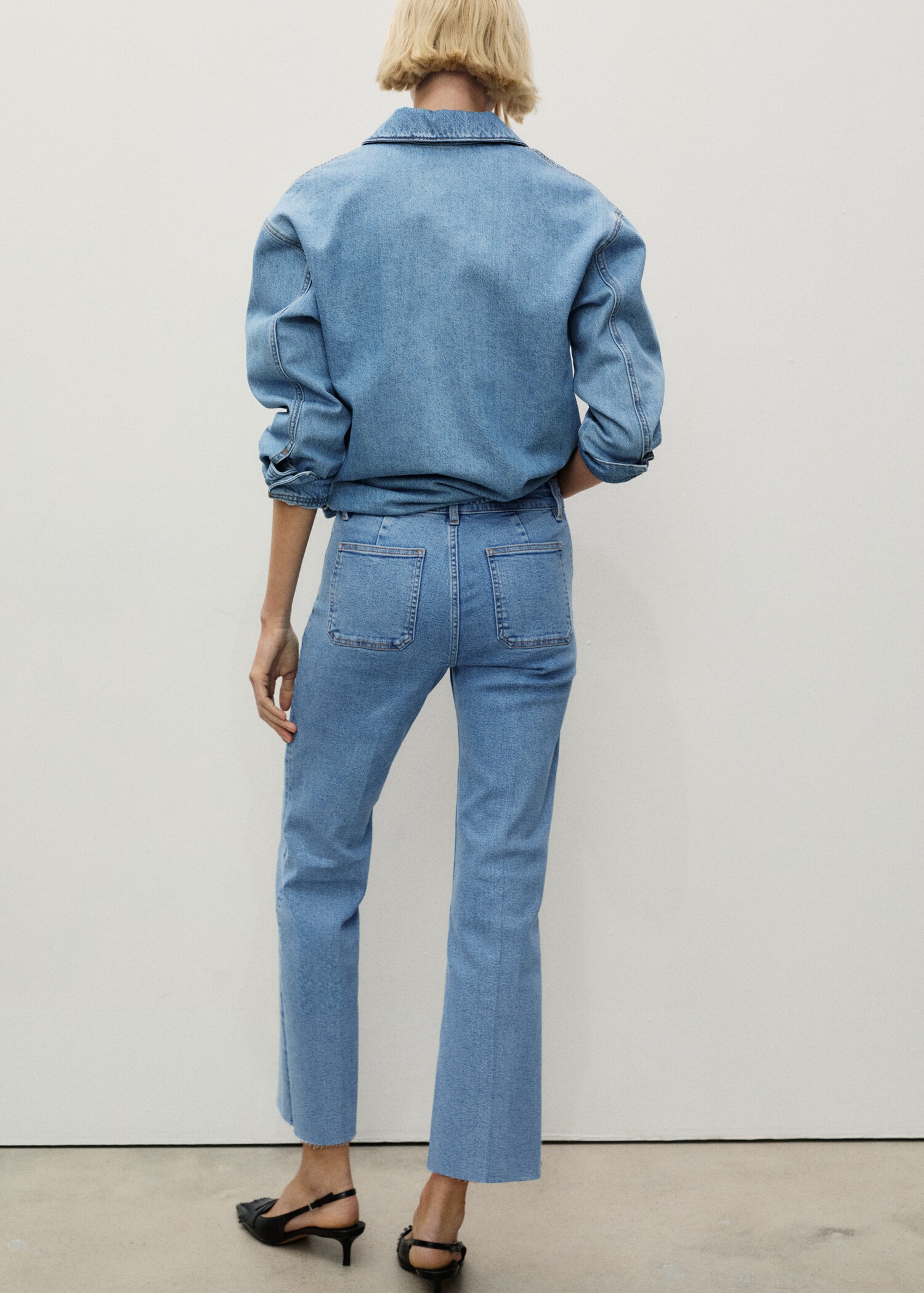 Flared cropped jeans with pockets - Reverse of the article