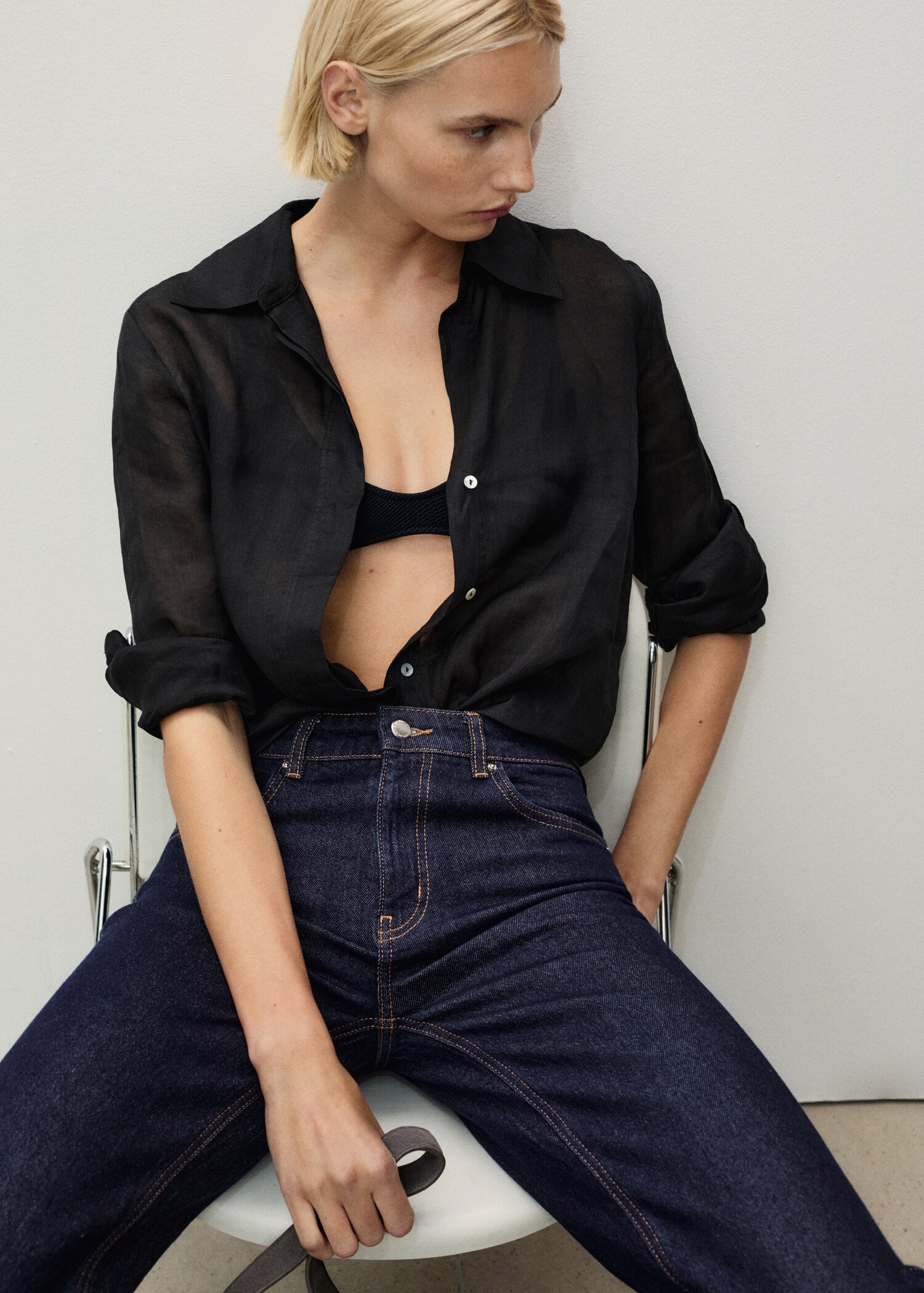 Rinse-wash flared jeans with openings - Details of the article 1