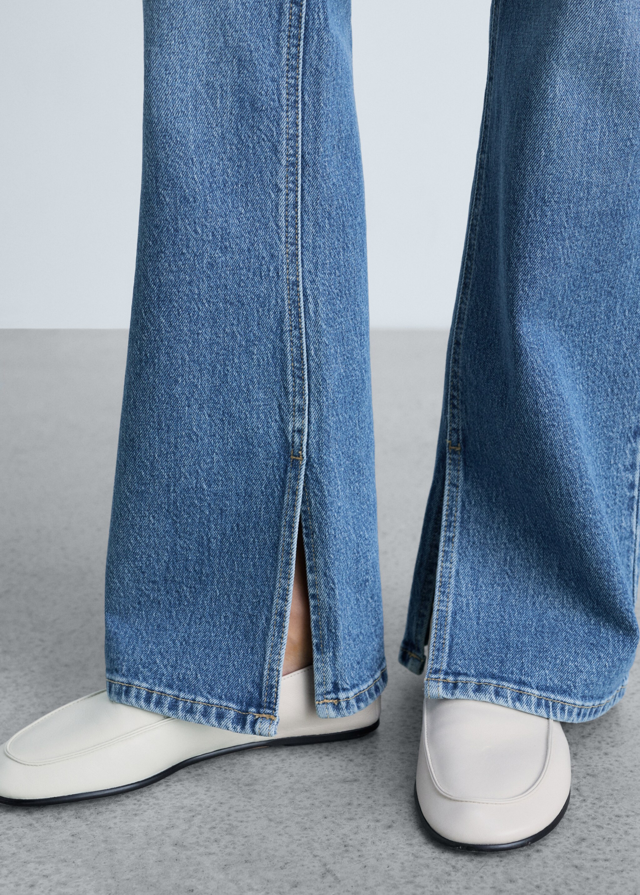 Medium-rise straight jeans with slits - Details of the article 6, Medium Blue. Ref: 87014080-00.