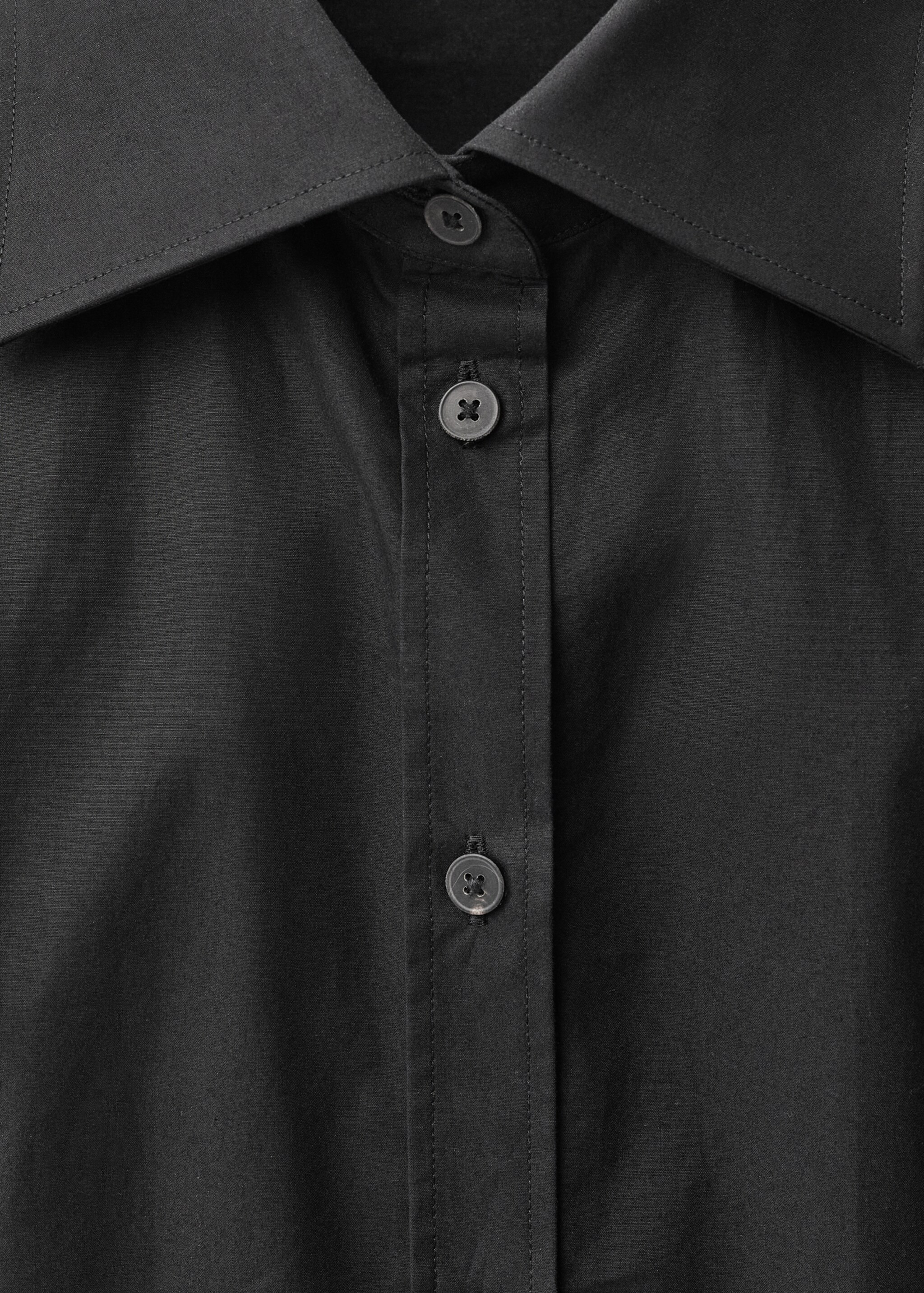 Fitted shirt with cuffless sleeves - Details of the article 8, Black. Ref: 87014085-00.
