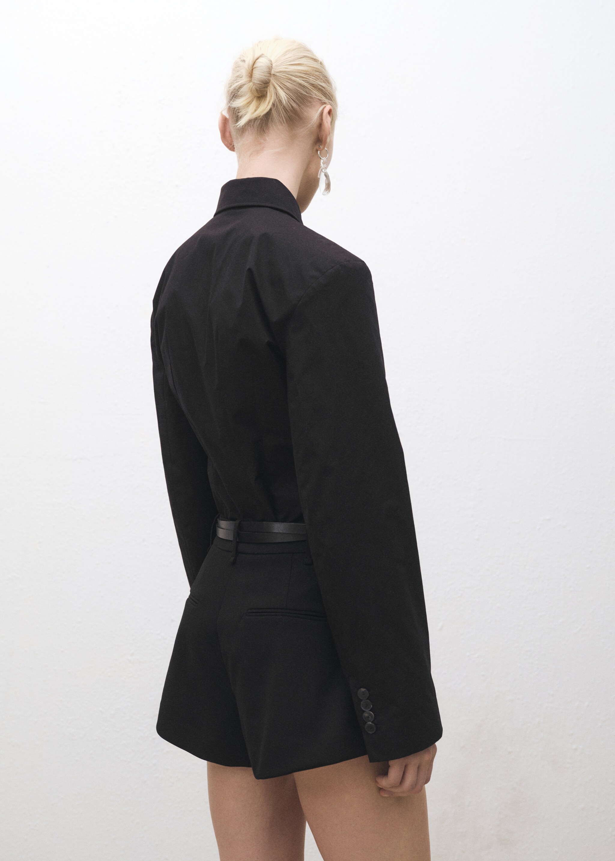 Fitted shirt with cuffless sleeves - Reverse of the article, Black. Ref: 87014085-00.