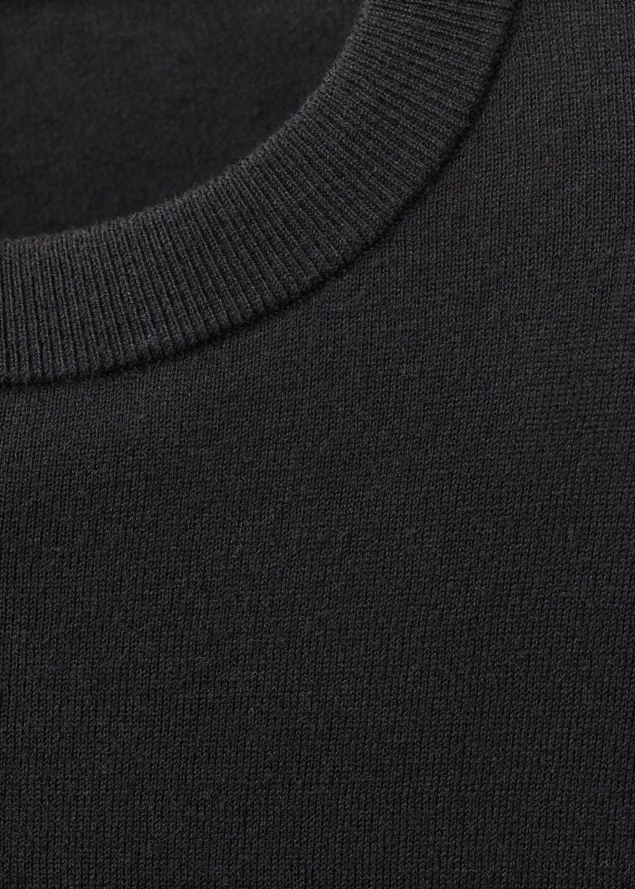 Rundhalspullover aus Wollgemisch - Detail des Artikels 0, Schwarz. Ref: 87014090-00.