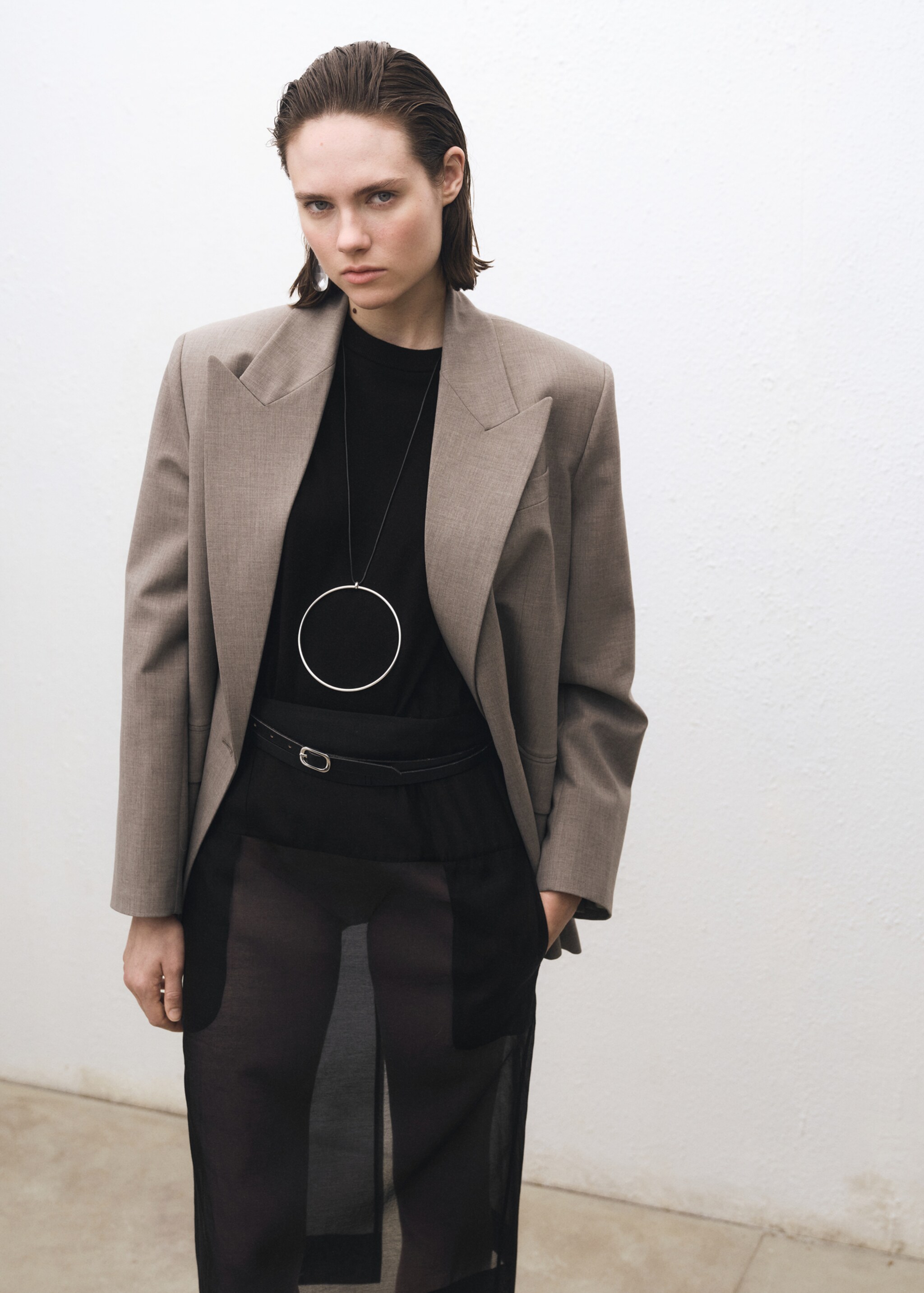 Rundhalspullover aus Wollgemisch - Detail des Artikels 2, Schwarz. Ref: 87014090-00.