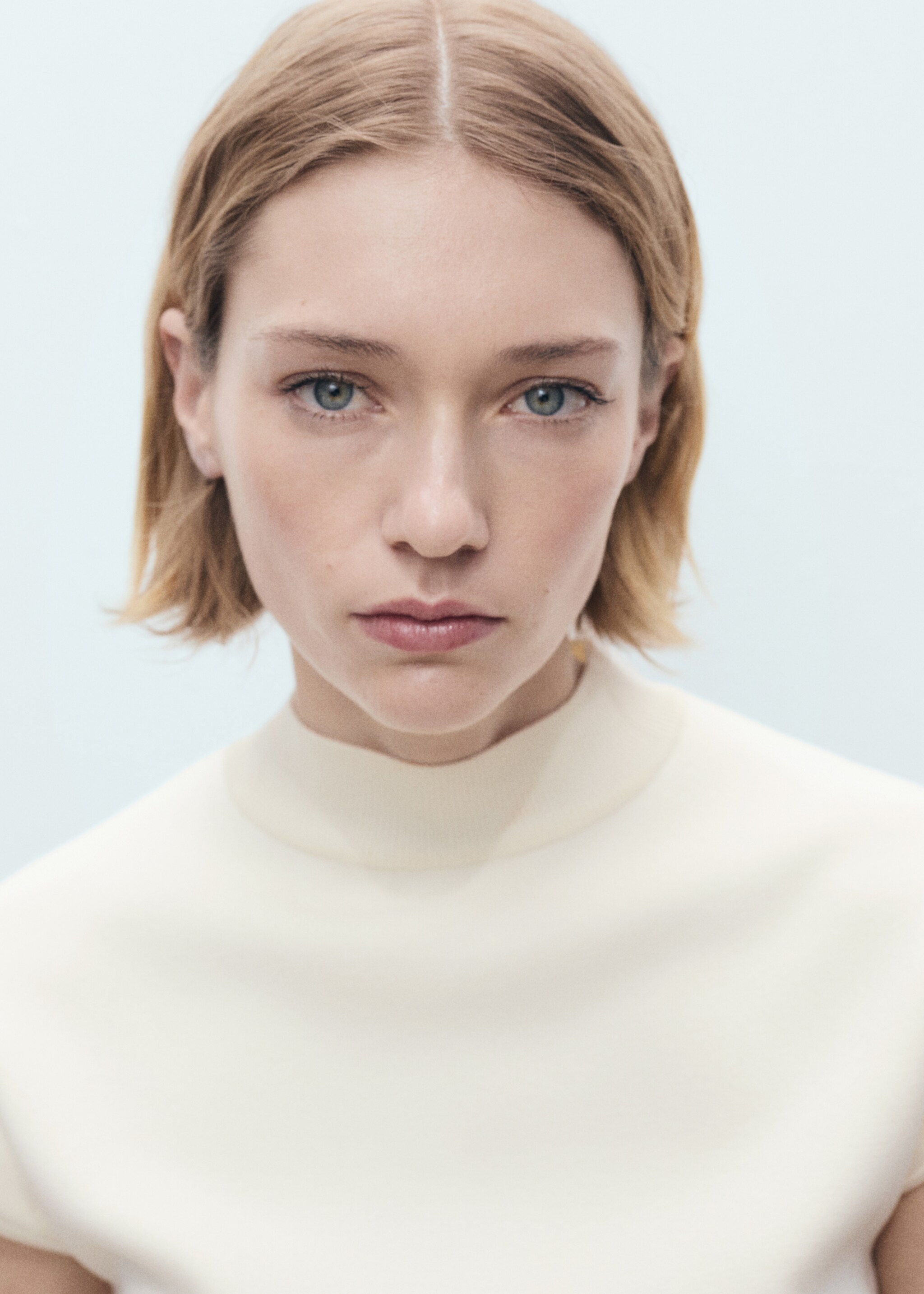 Short-sleeved fine-knit sweater - Details of the article 1, Ecru. Ref: 87014091-00.