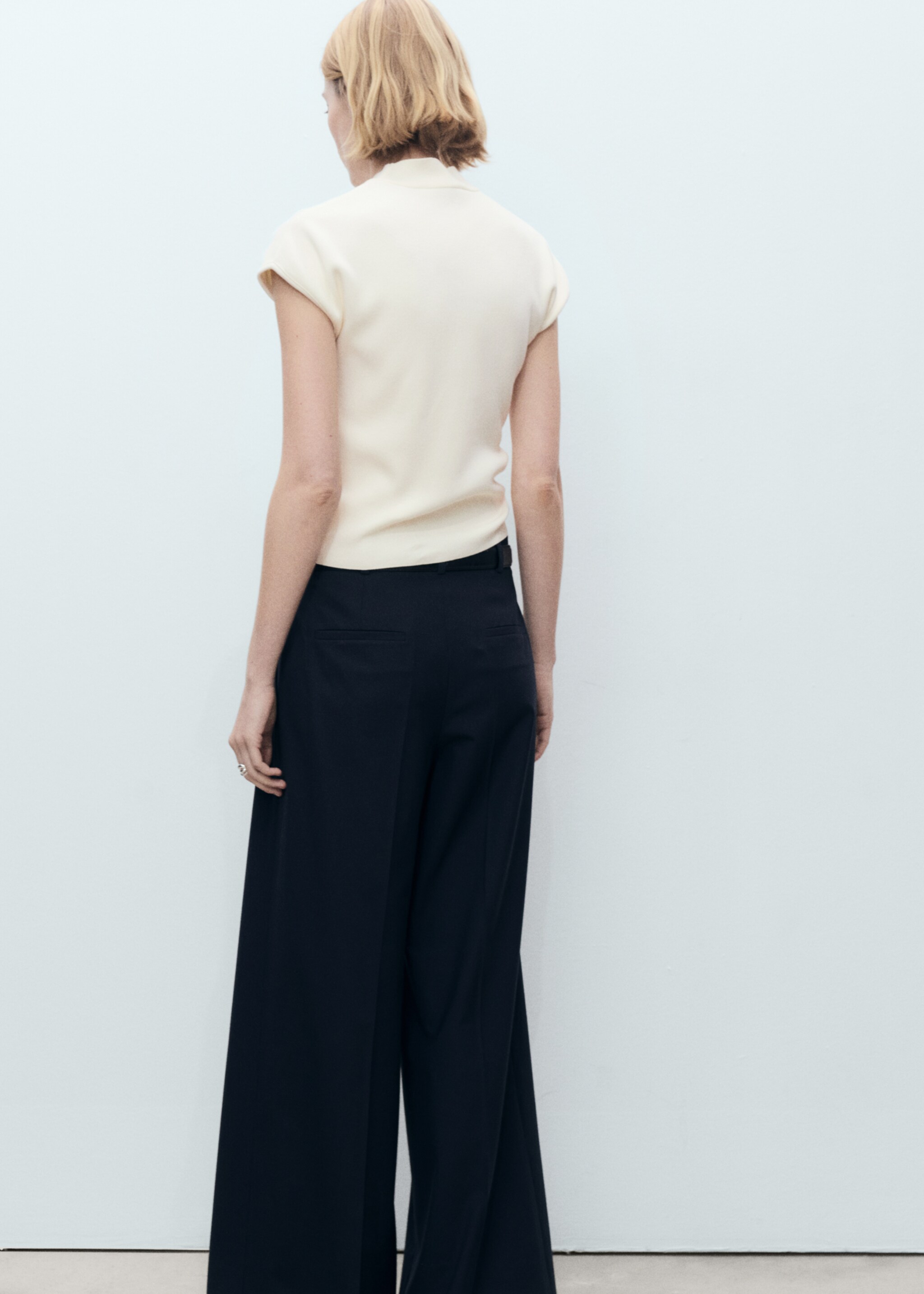 Short-sleeved fine-knit sweater - Reverse of the article, Ecru. Ref: 87014091-00.