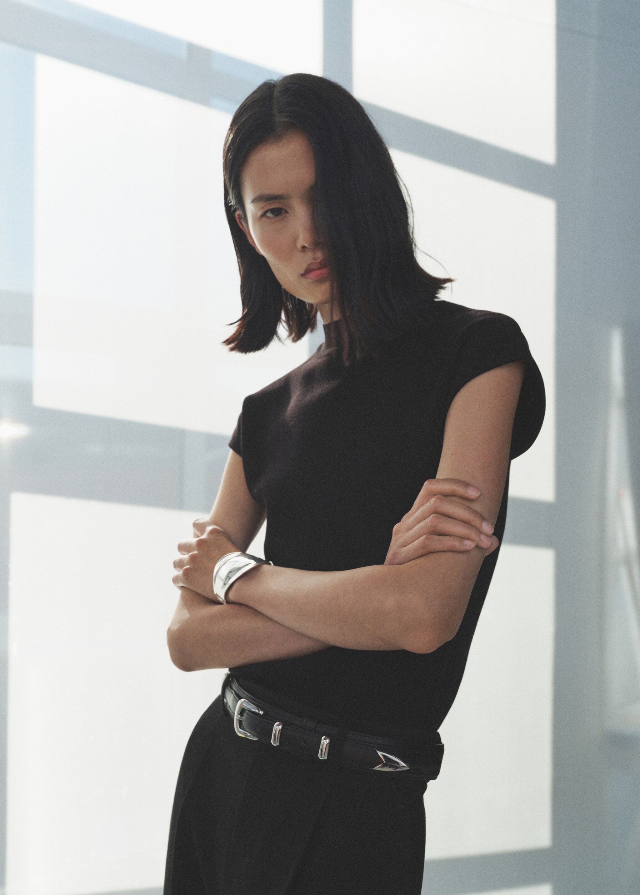 Short-sleeved fine-knit sweater - Medium plane, Black. Ref: 87014091-00.